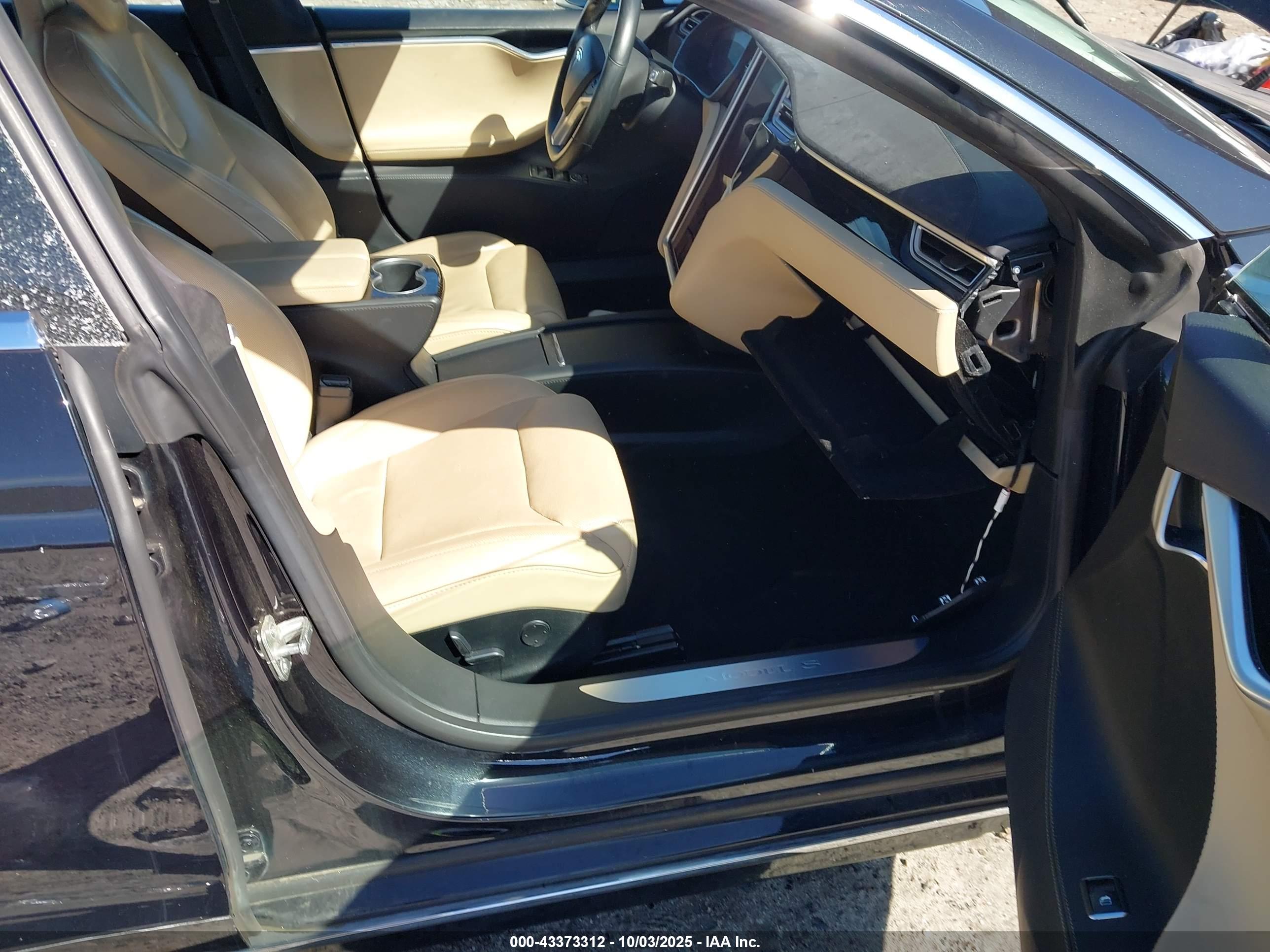 TESLA MODEL image 5