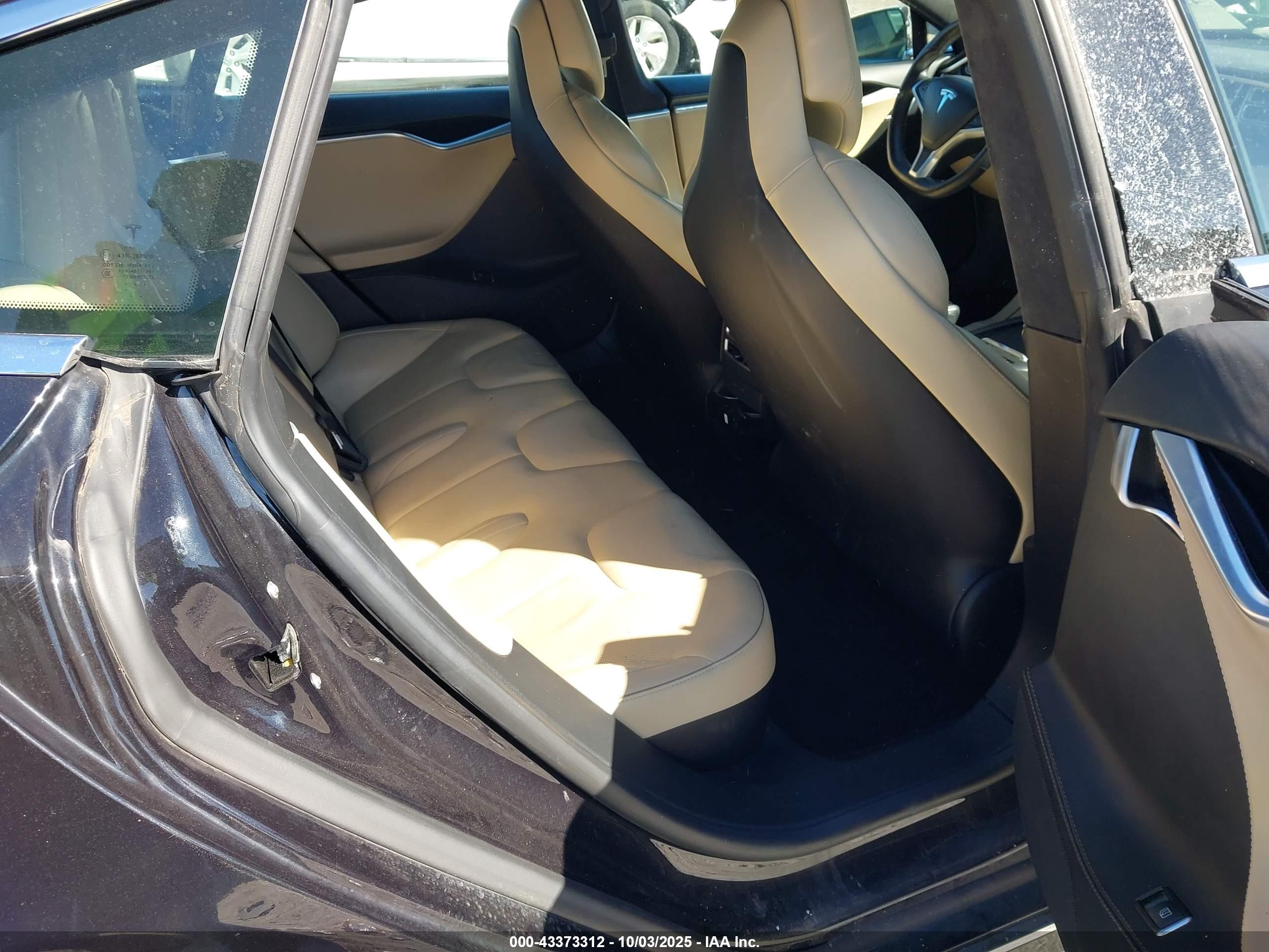 TESLA MODEL image 8