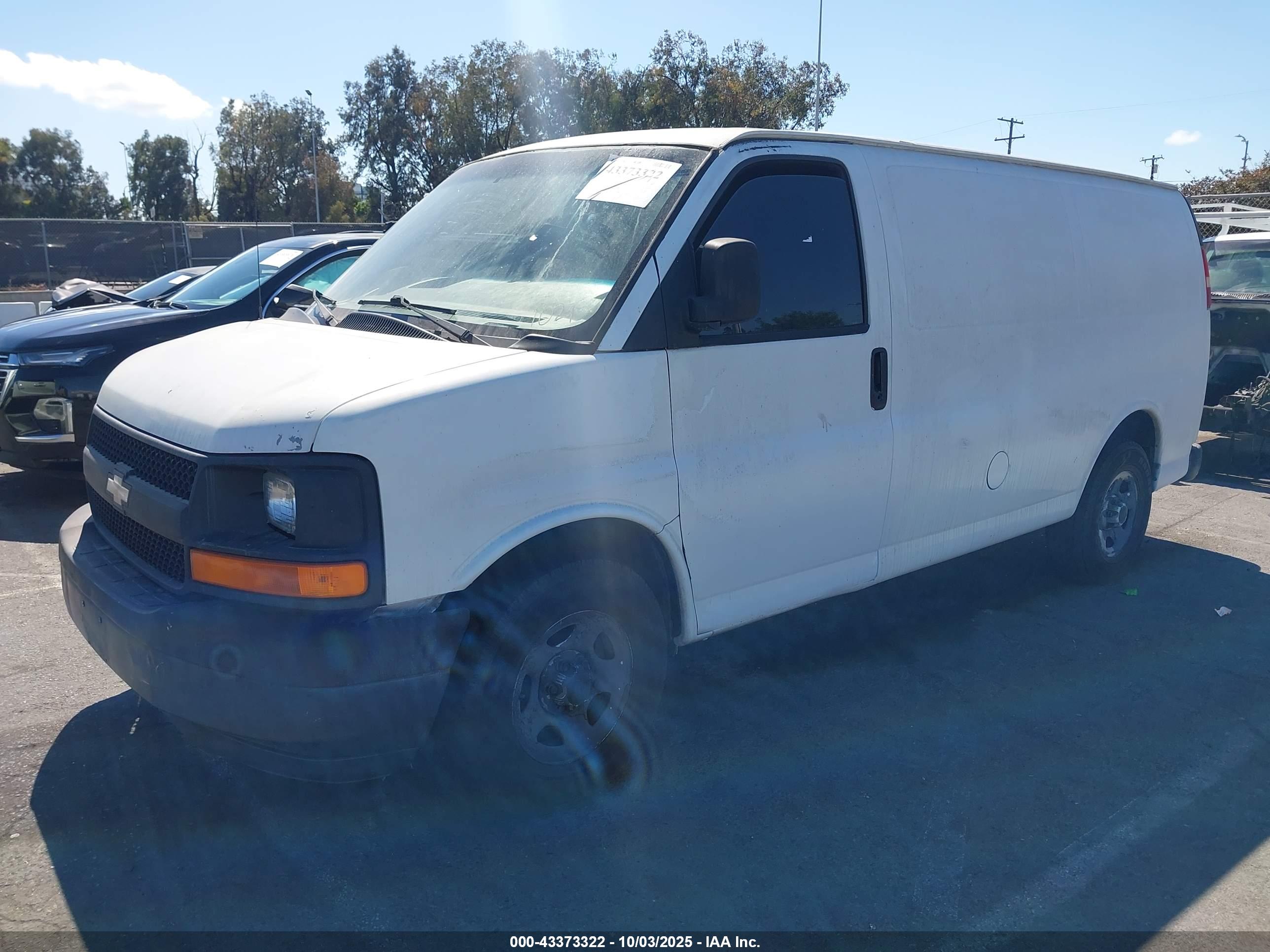 CHEVROLET EXPRESS image 2