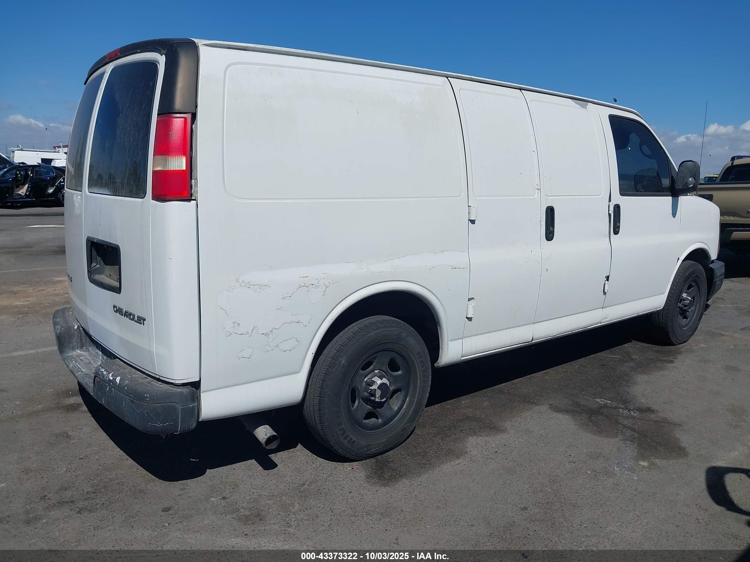CHEVROLET EXPRESS image 4