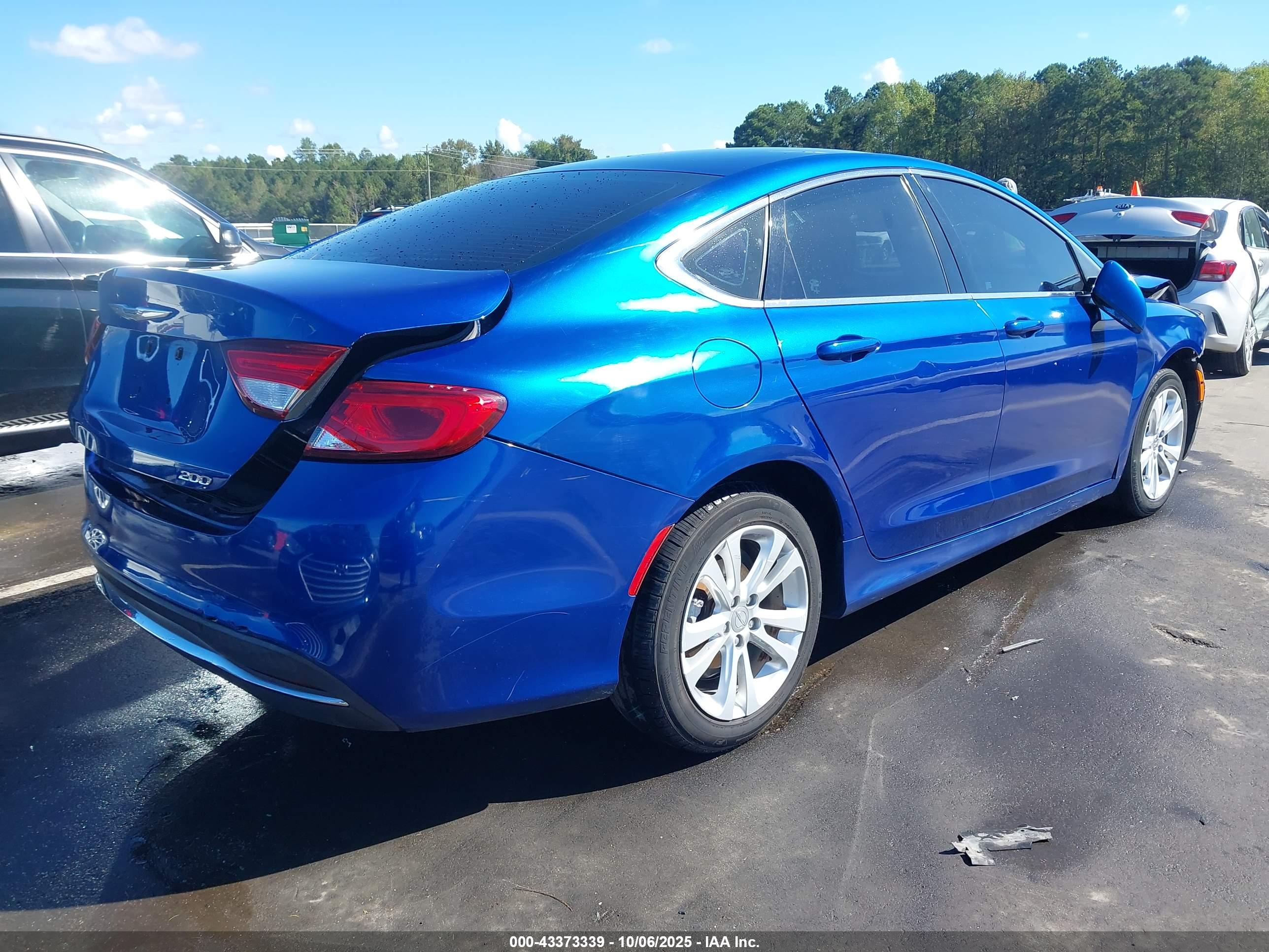 CHRYSLER 200 image 4