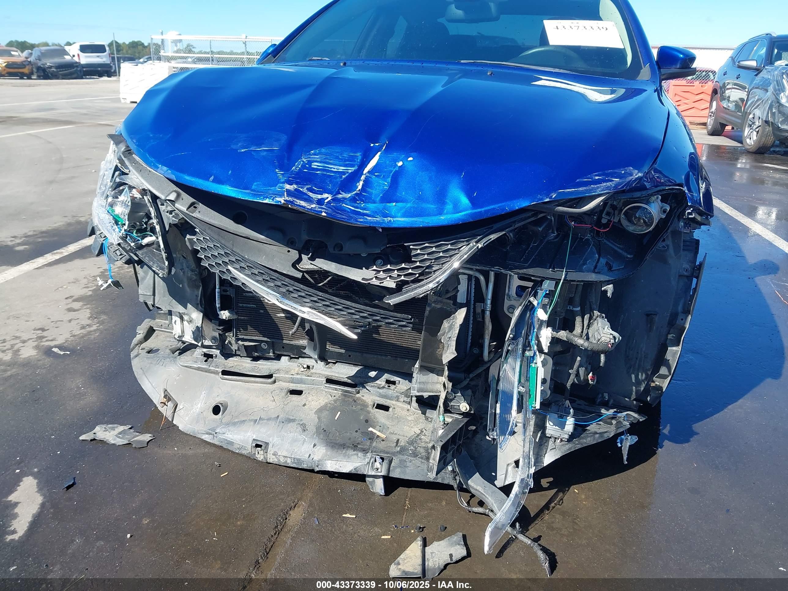 CHRYSLER 200 image 6
