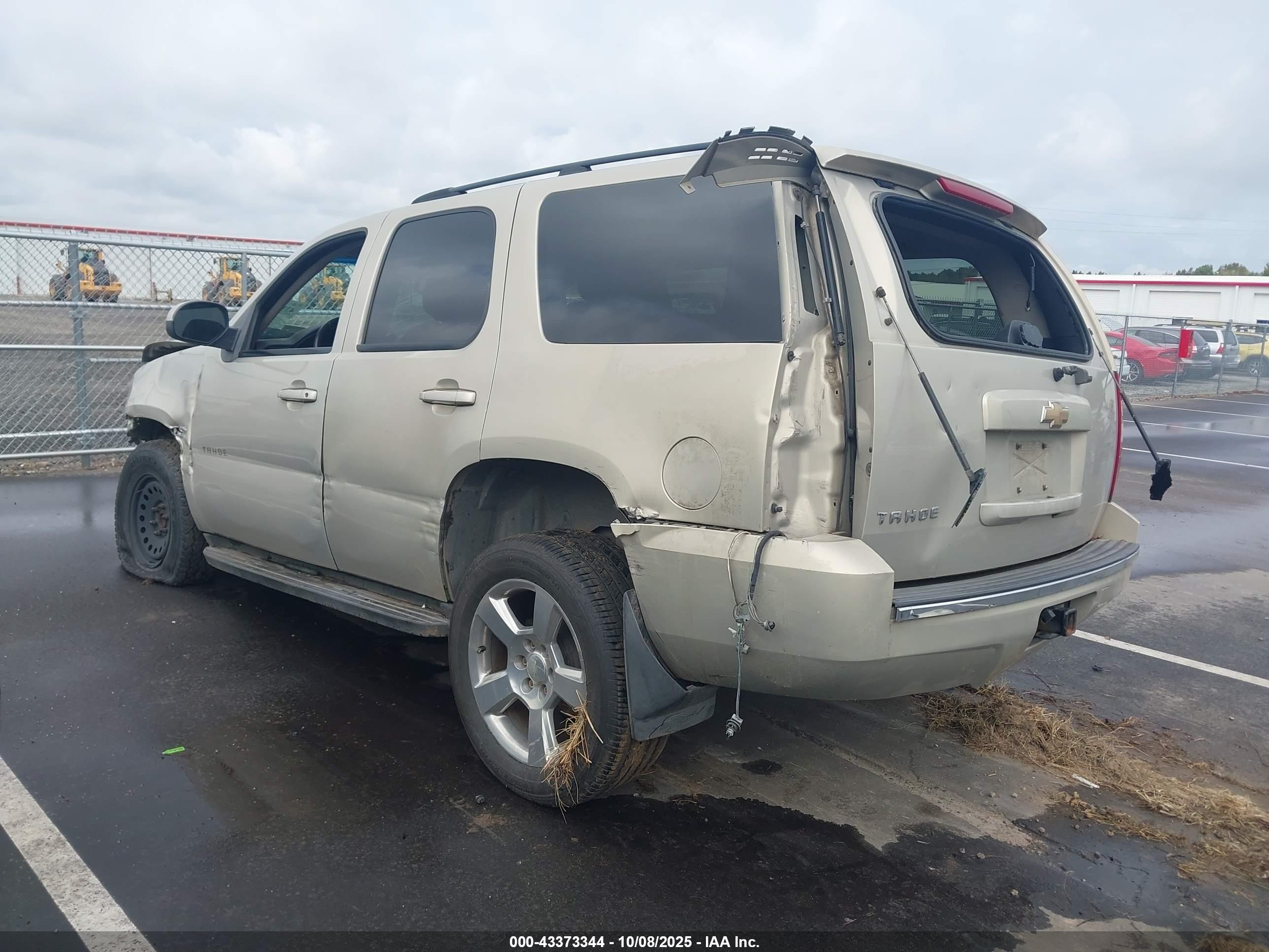 CHEVROLET TAHOE image 3