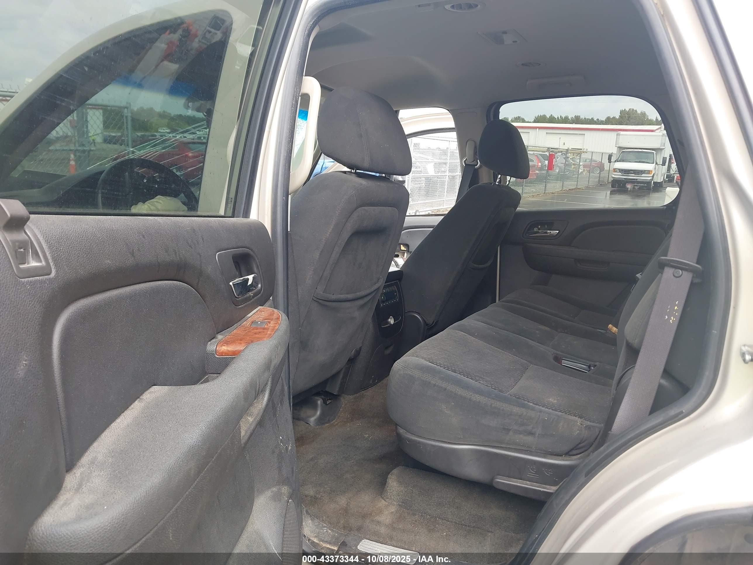 CHEVROLET TAHOE image 8