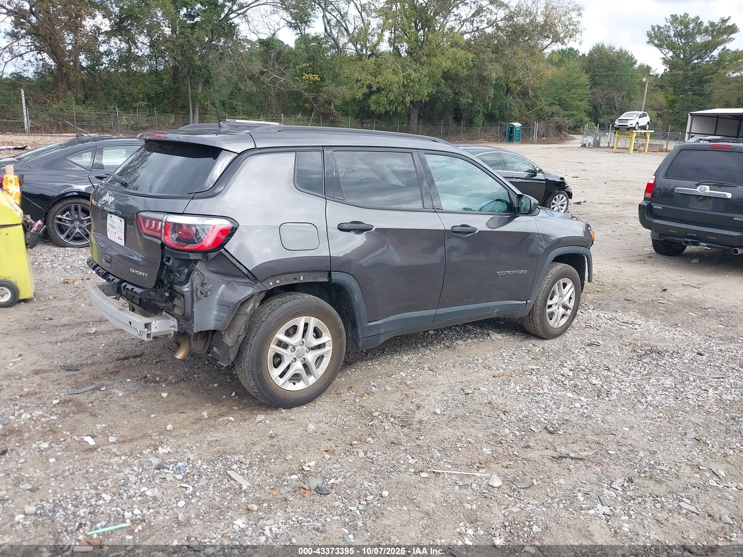 JEEP COMPASS image 4
