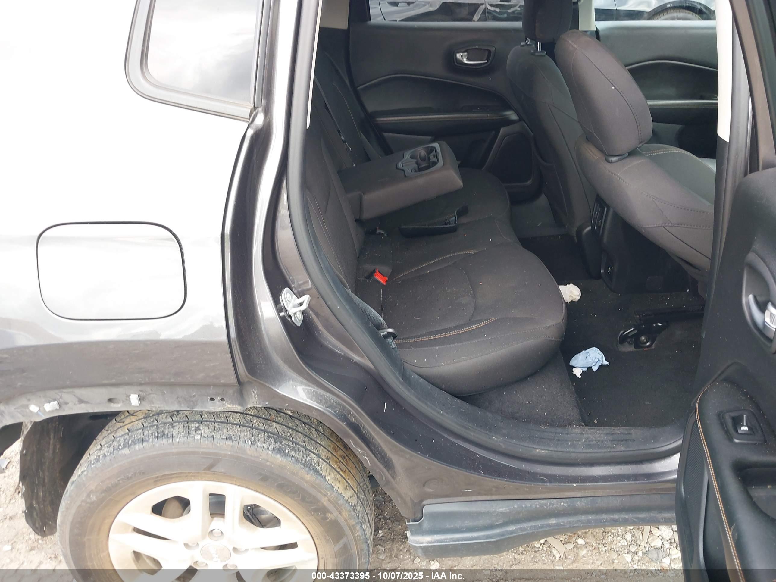 JEEP COMPASS image 8