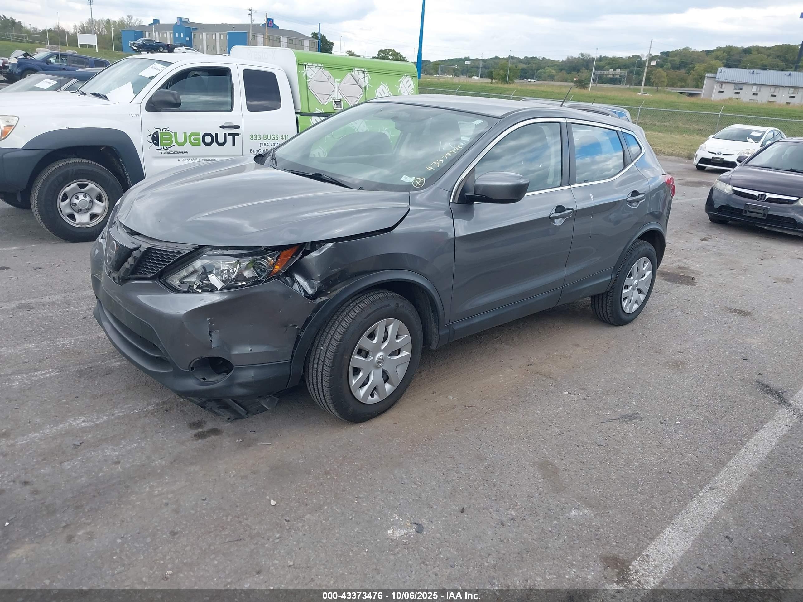 NISSAN ROGUE image 2