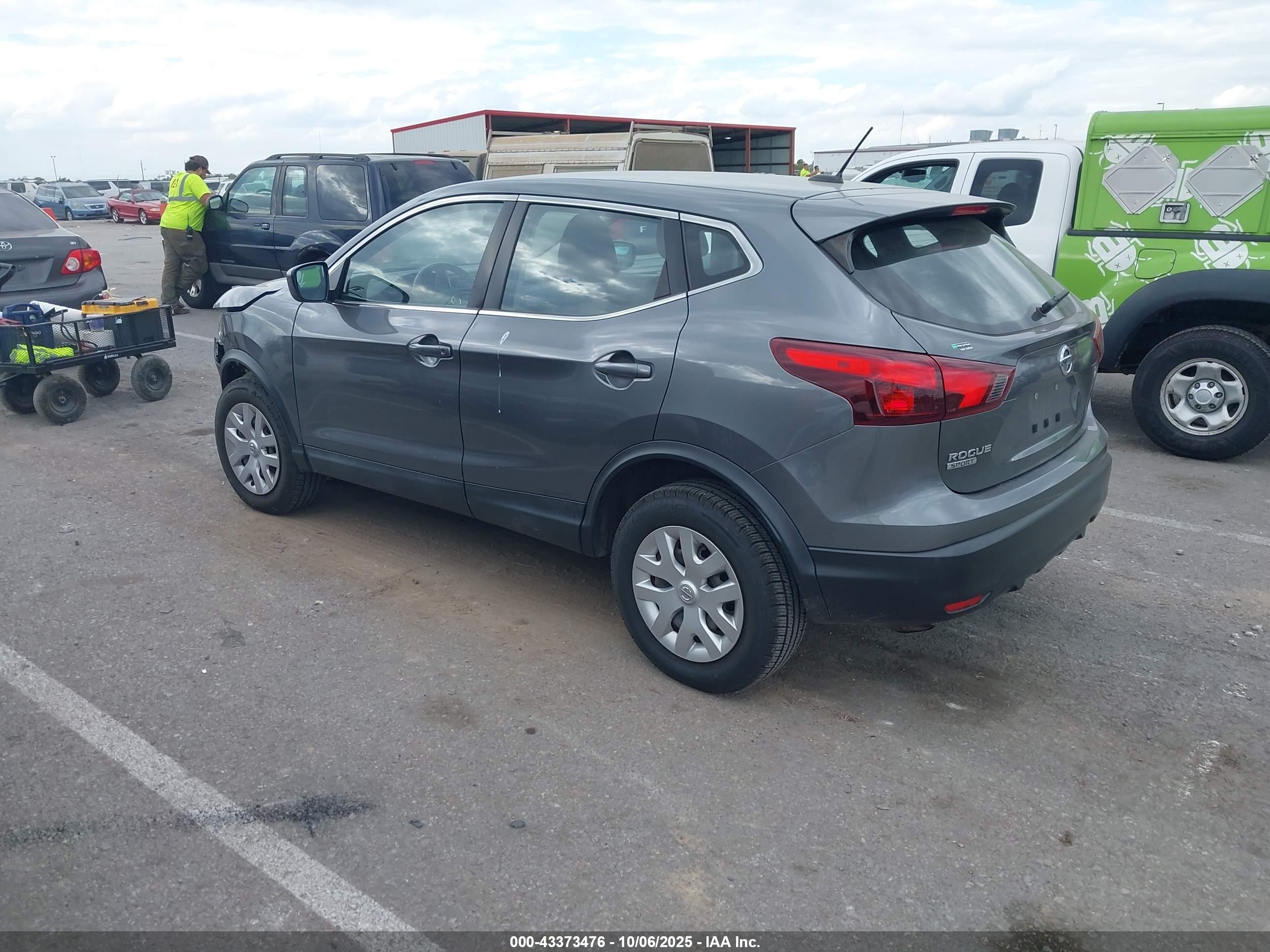 NISSAN ROGUE image 3
