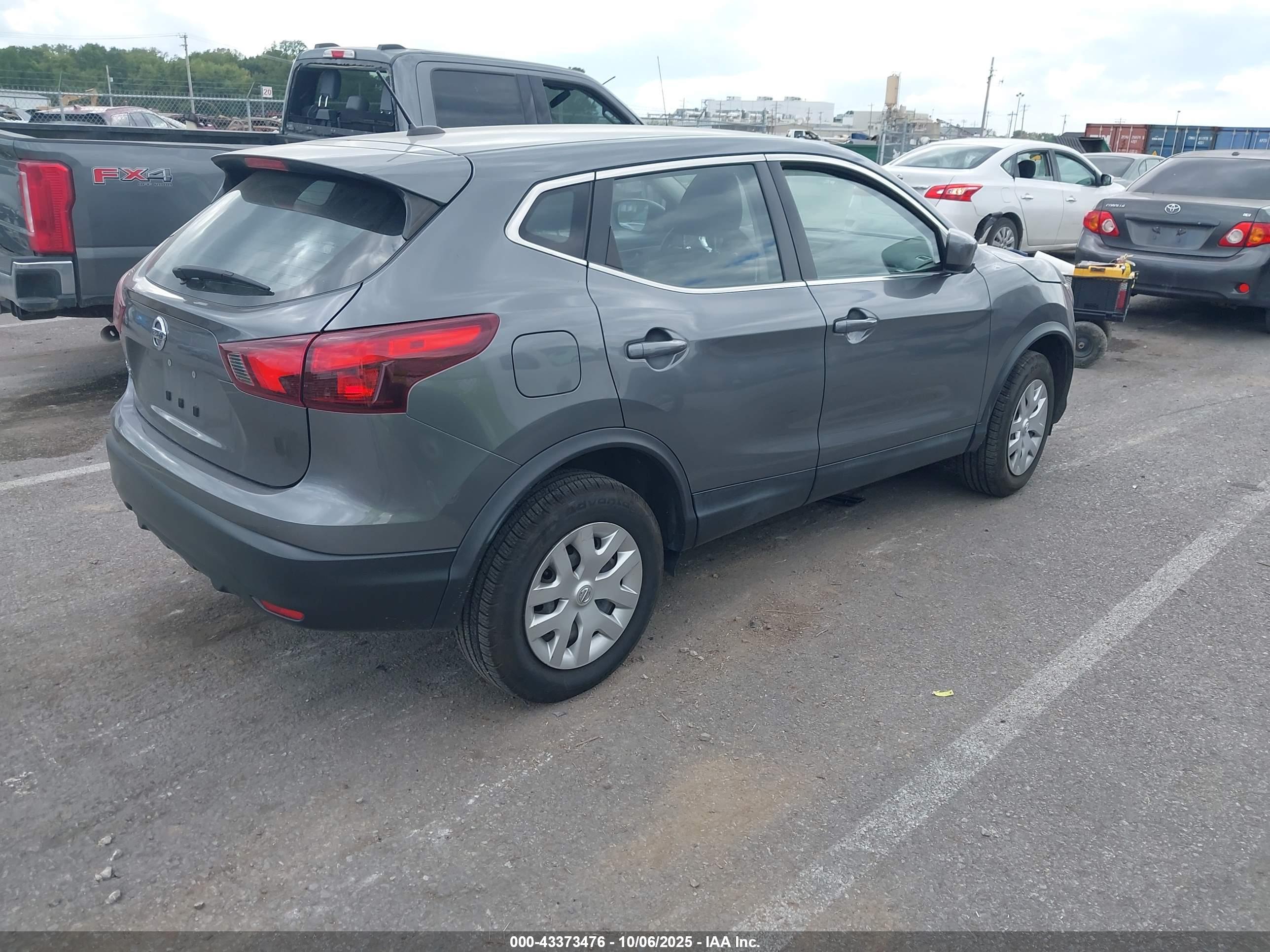 NISSAN ROGUE image 4