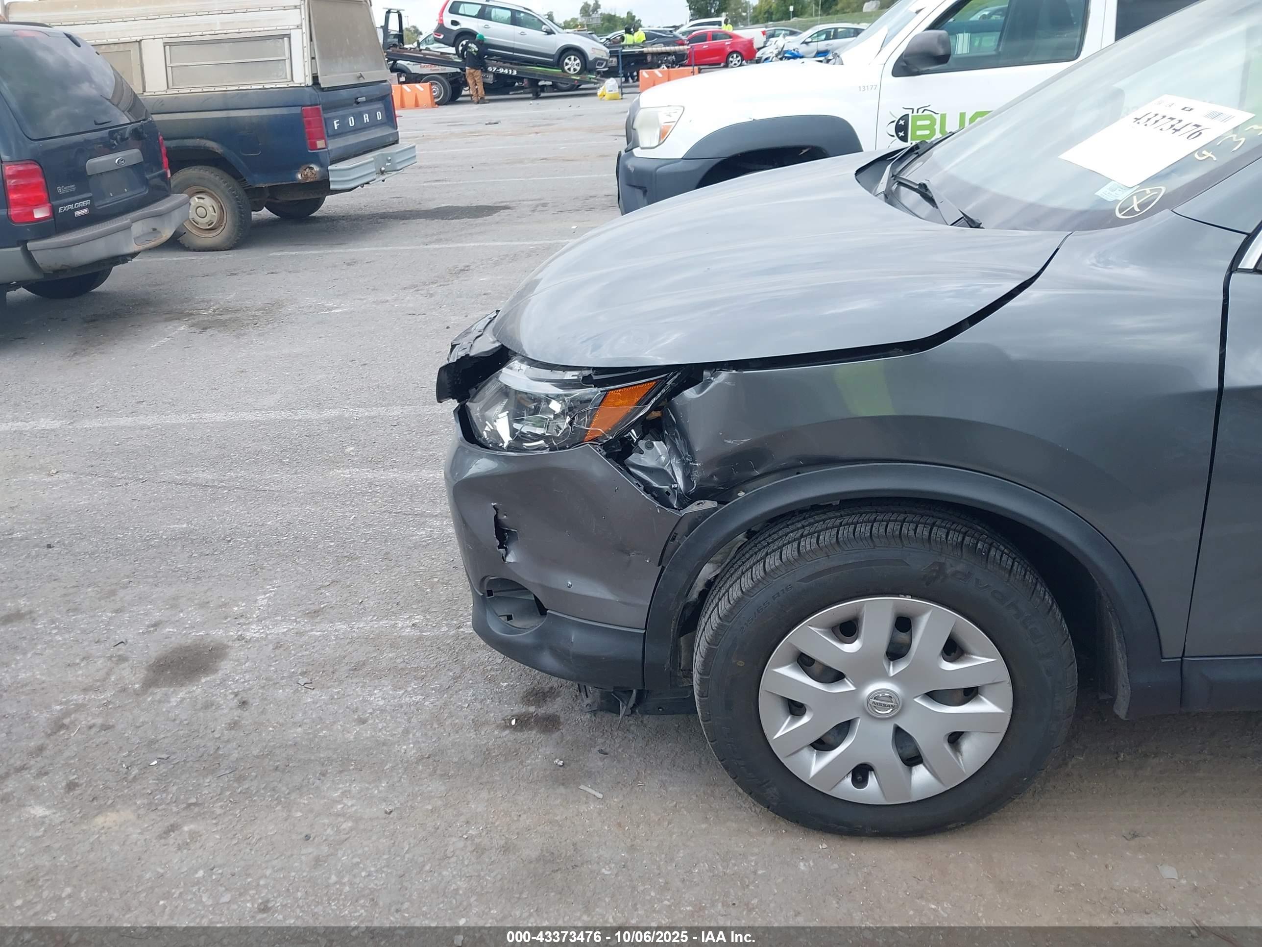 NISSAN ROGUE image 6