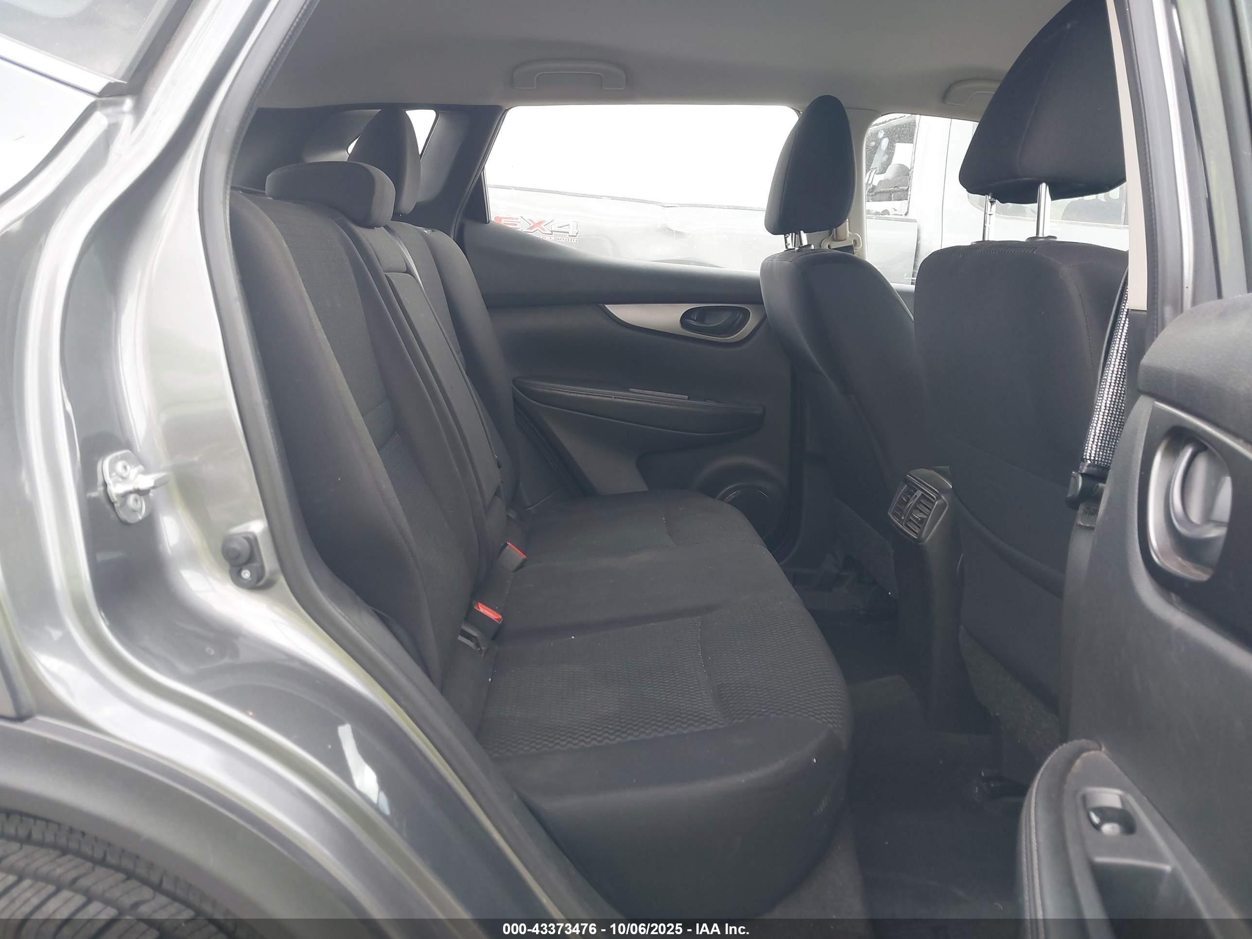 NISSAN ROGUE image 8