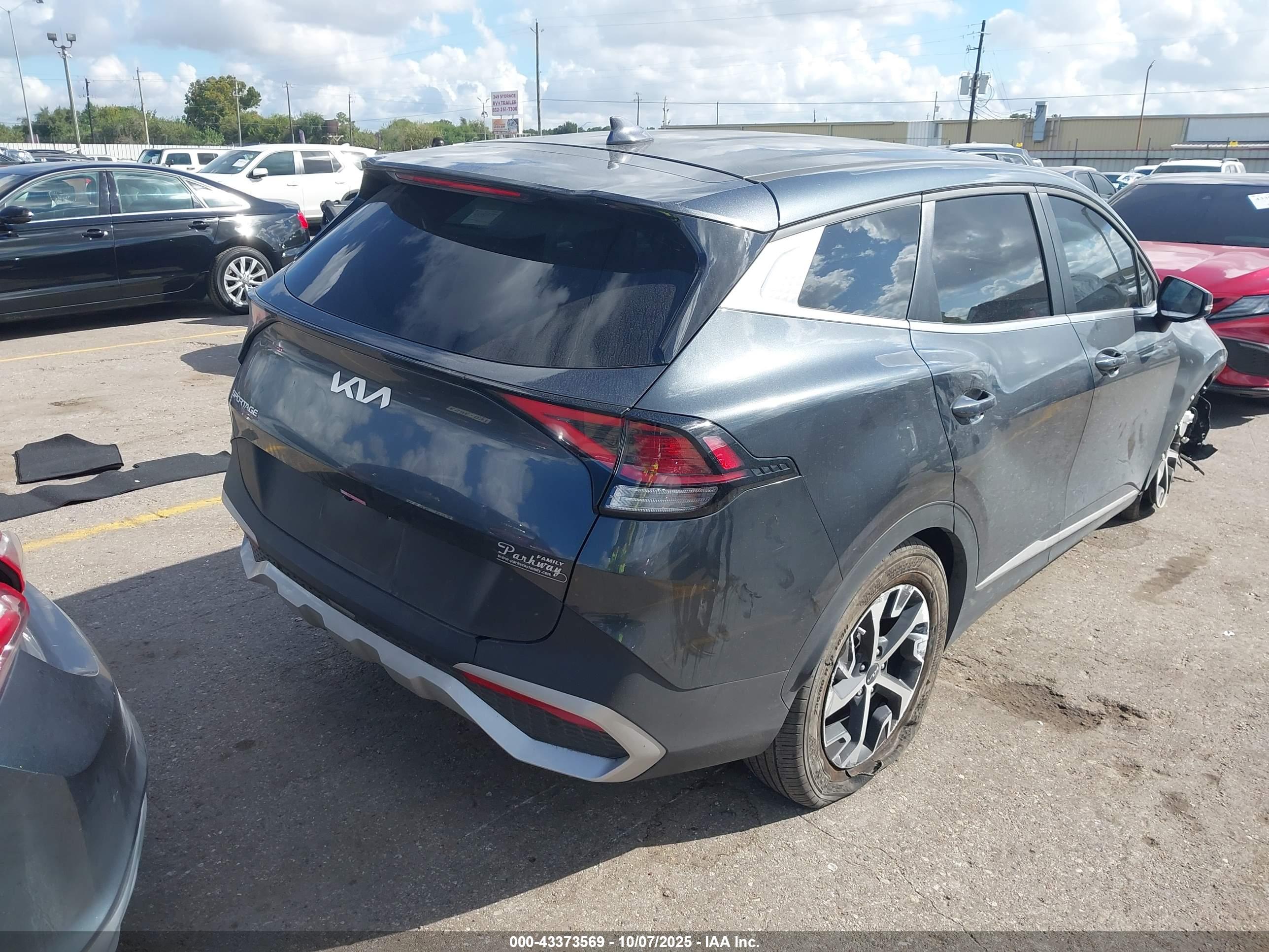 KIA SPORTAGE image 4