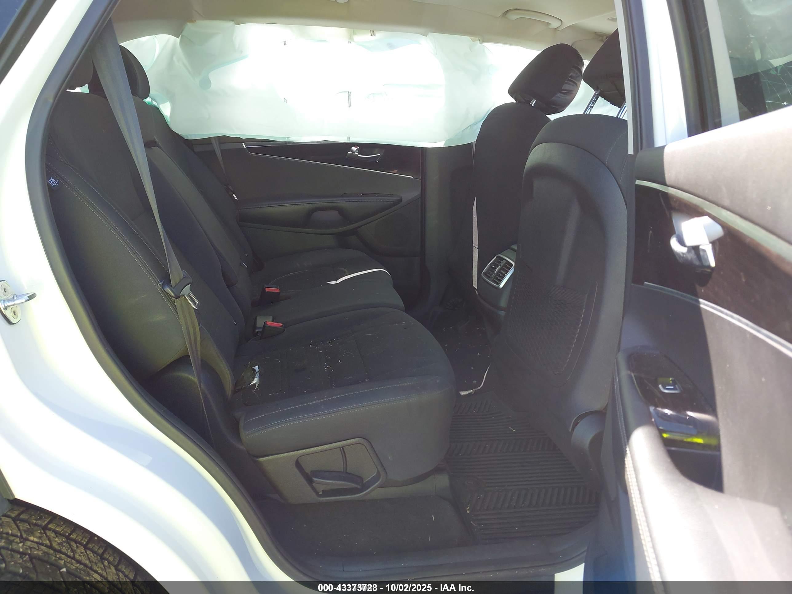 KIA SORENTO image 8