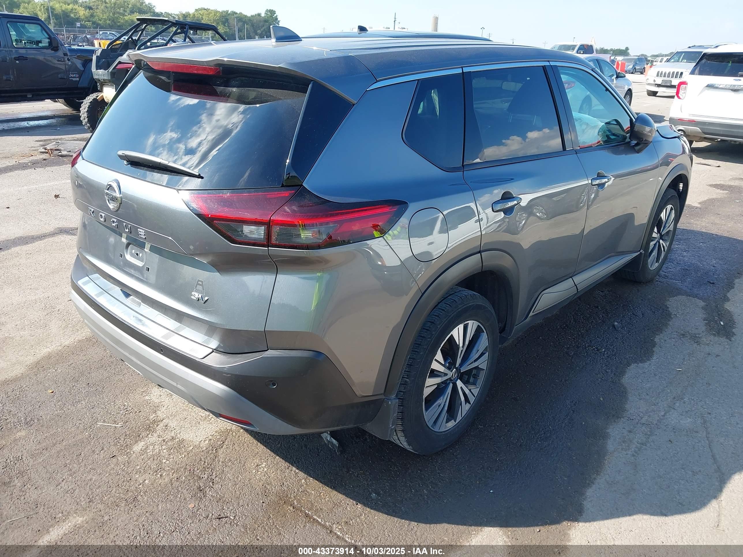 NISSAN ROGUE image 4