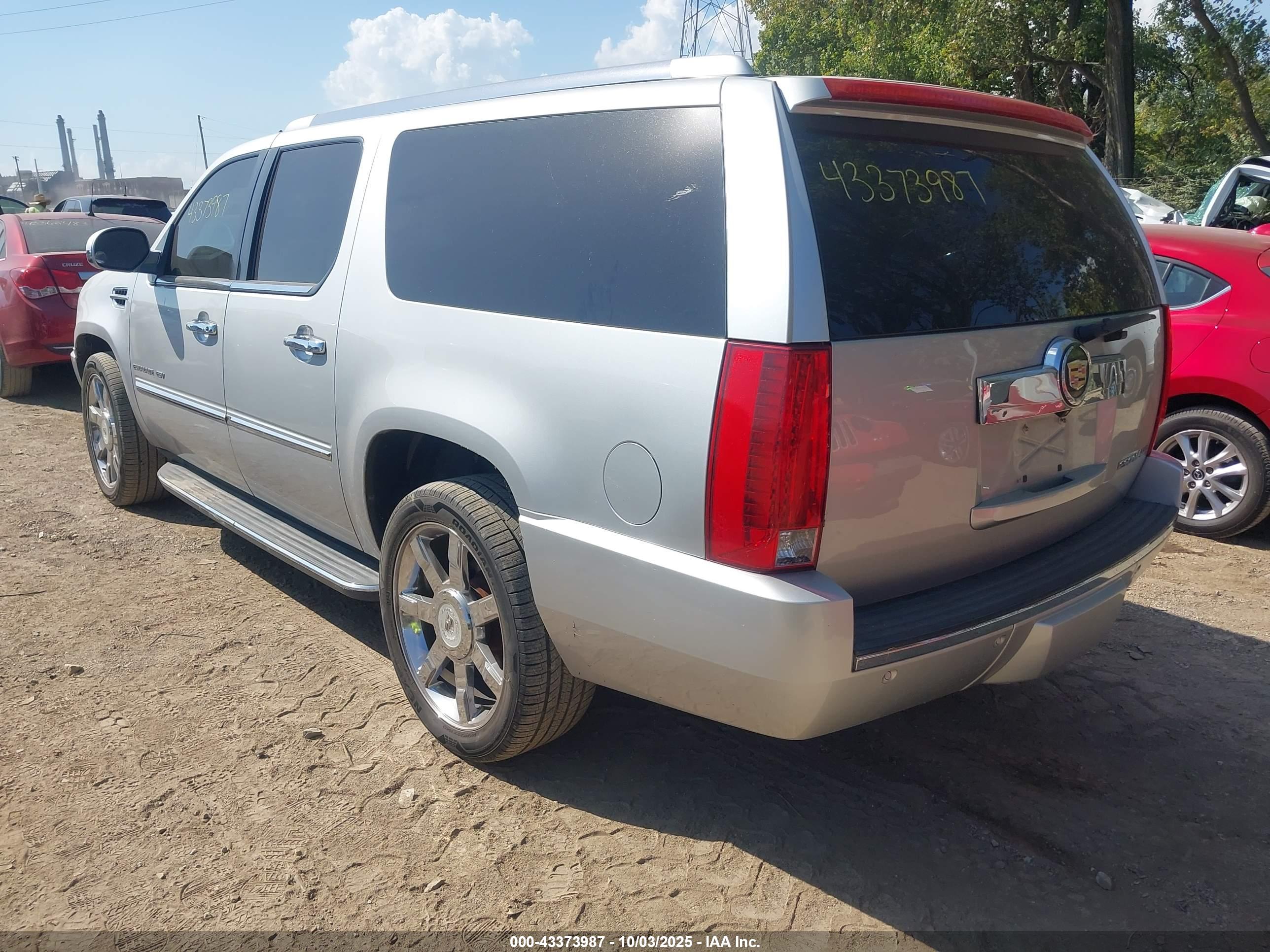 CADILLAC ESCALADE image 3