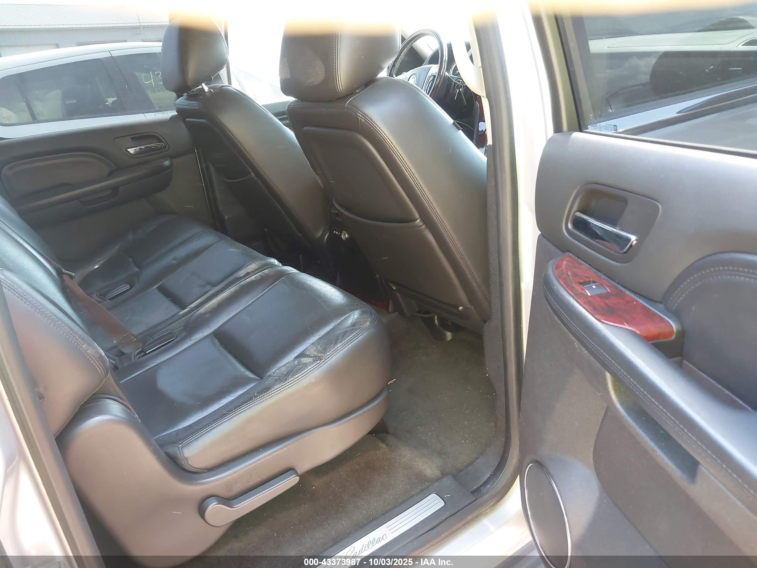 CADILLAC ESCALADE image 8