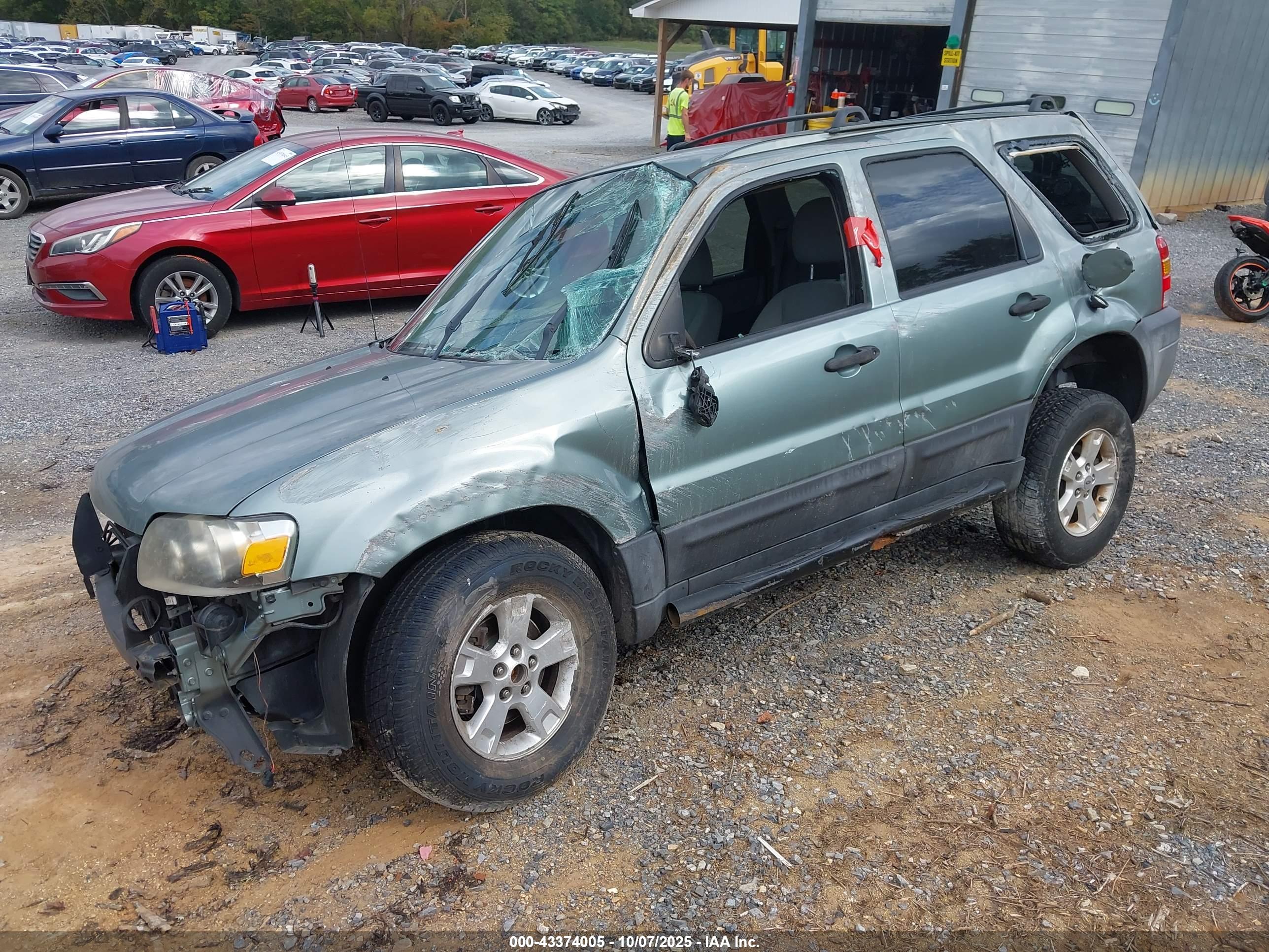 FORD ESCAPE image 2