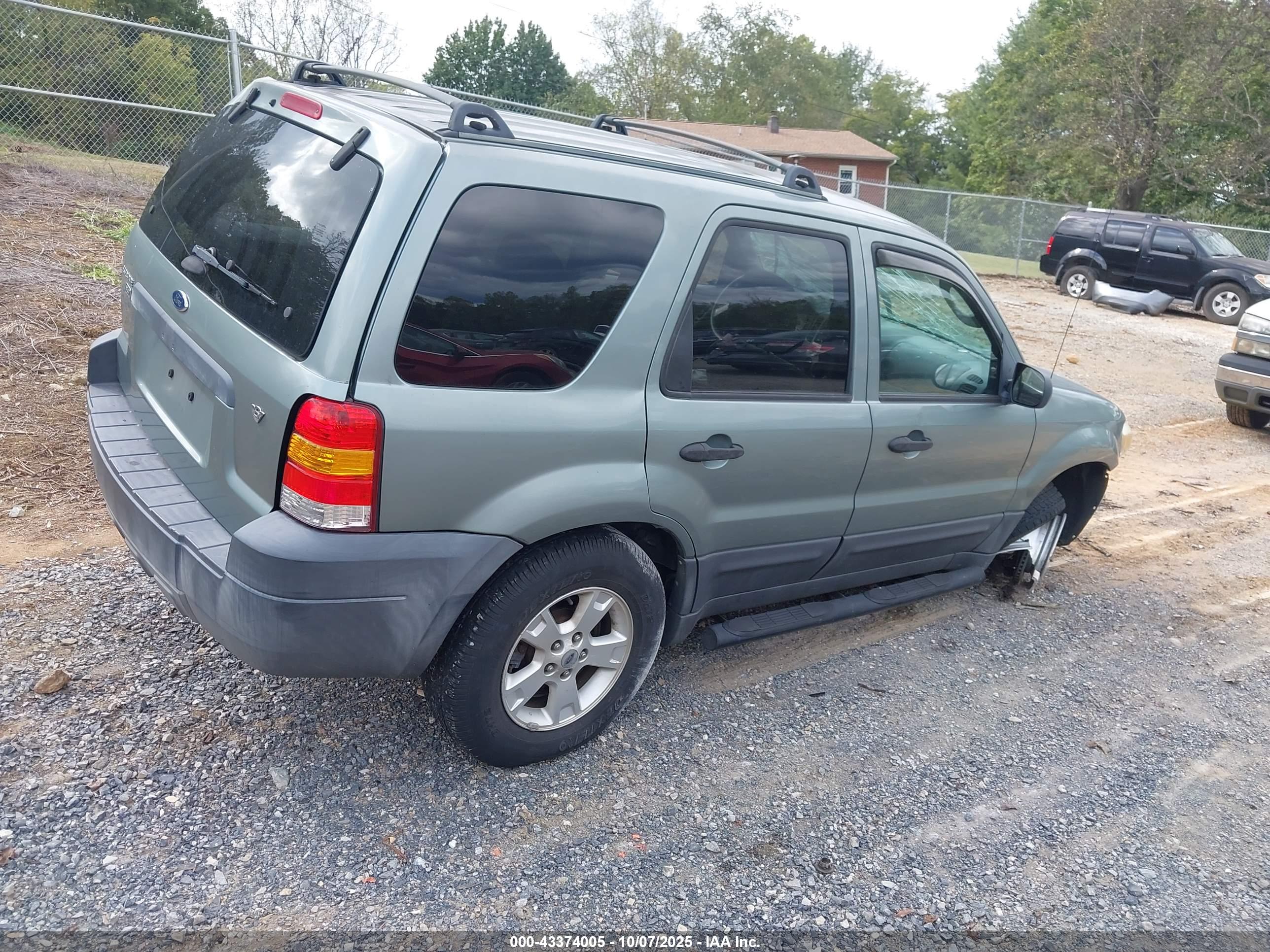 FORD ESCAPE image 4