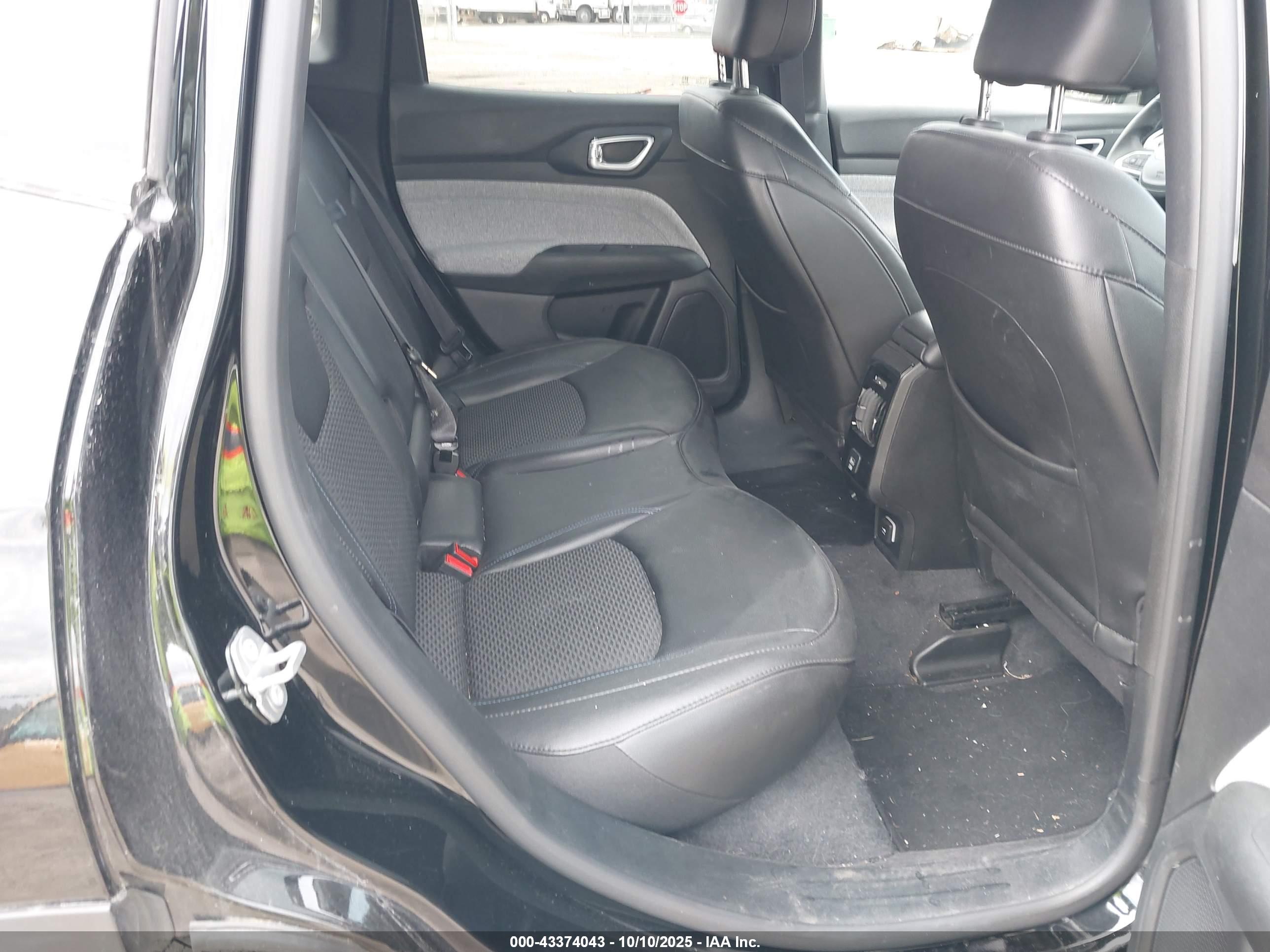 JEEP COMPASS image 8