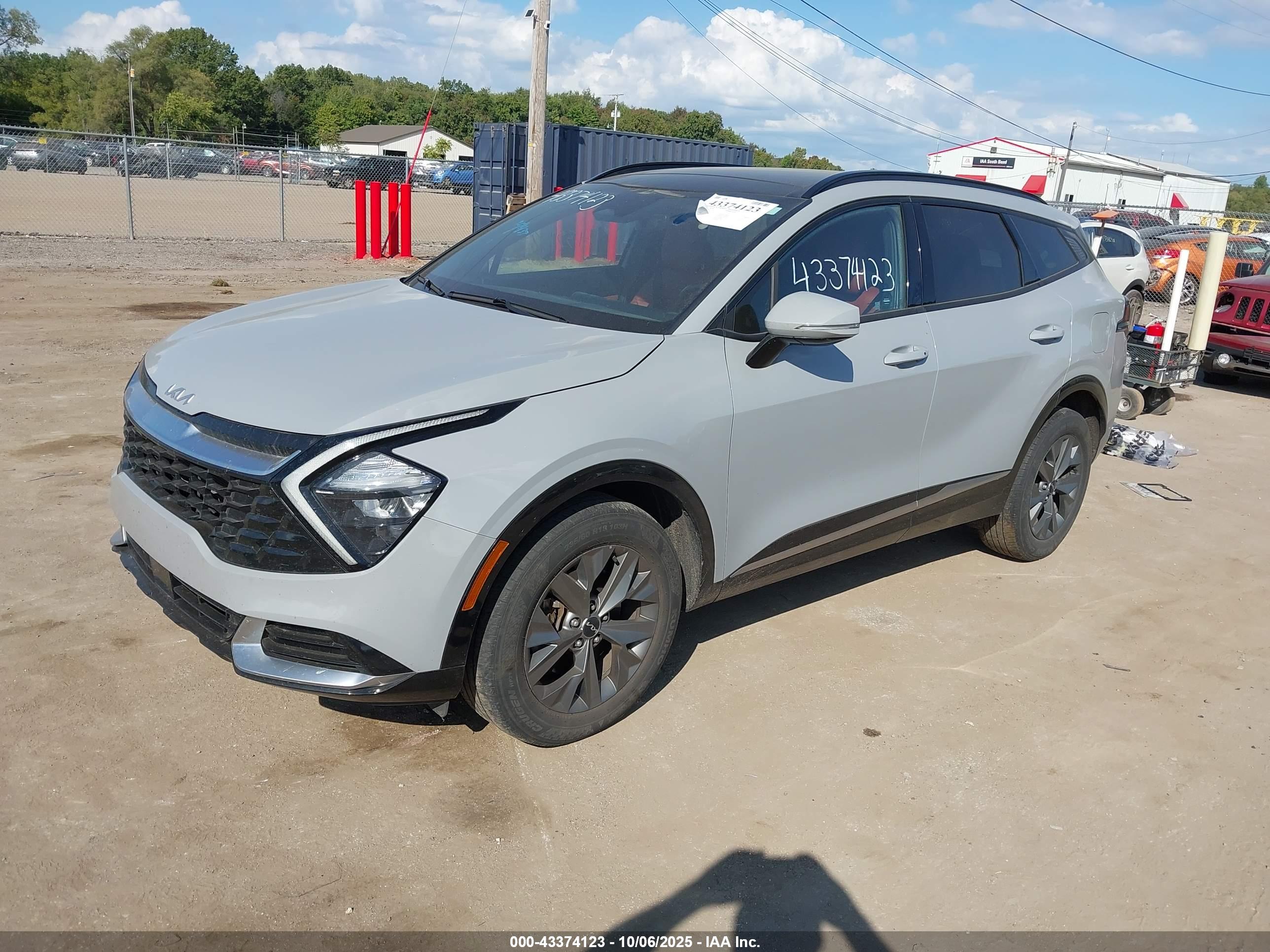 KIA SPORTAGE image 2