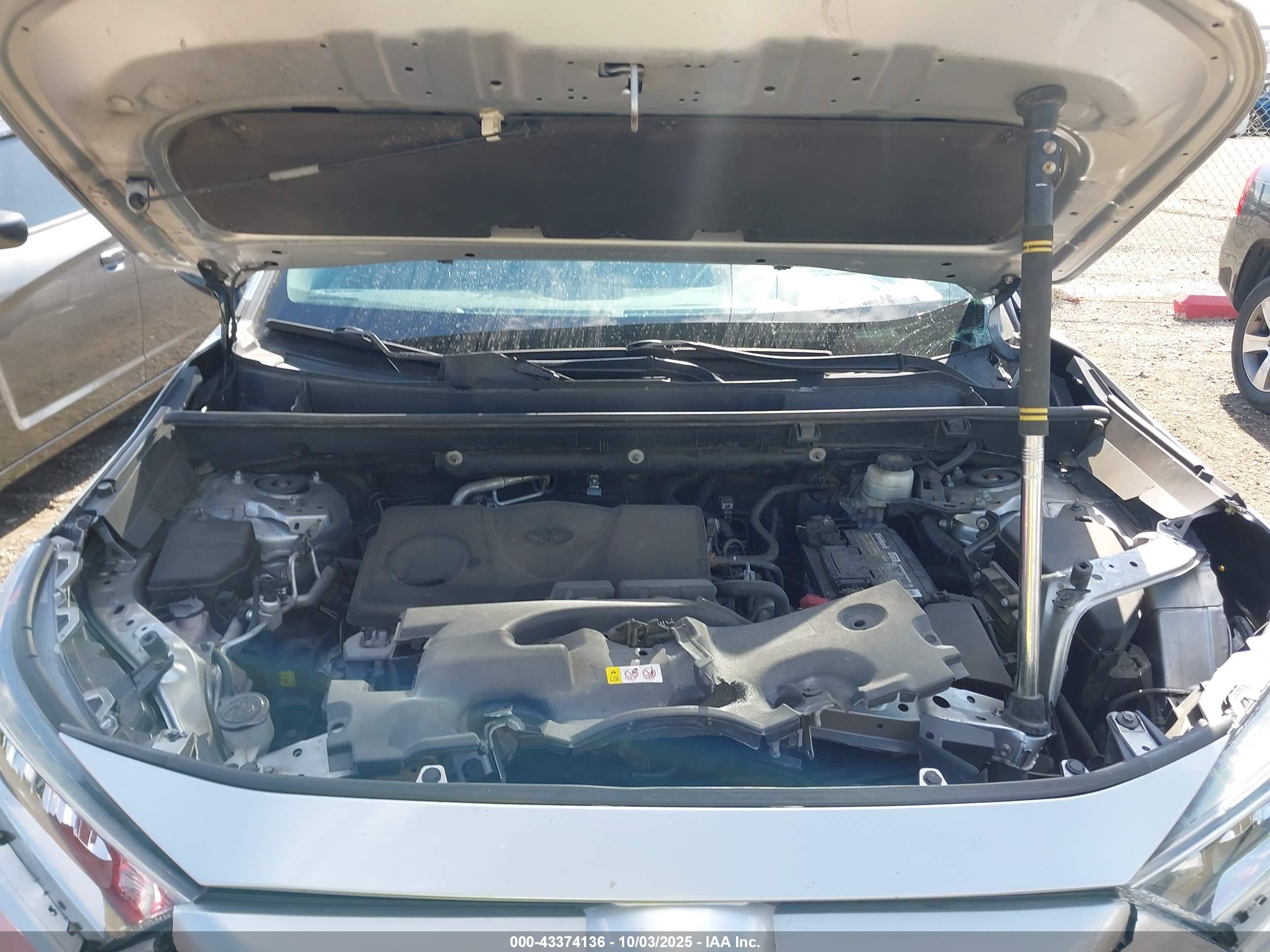 TOYOTA RAV4 image 10