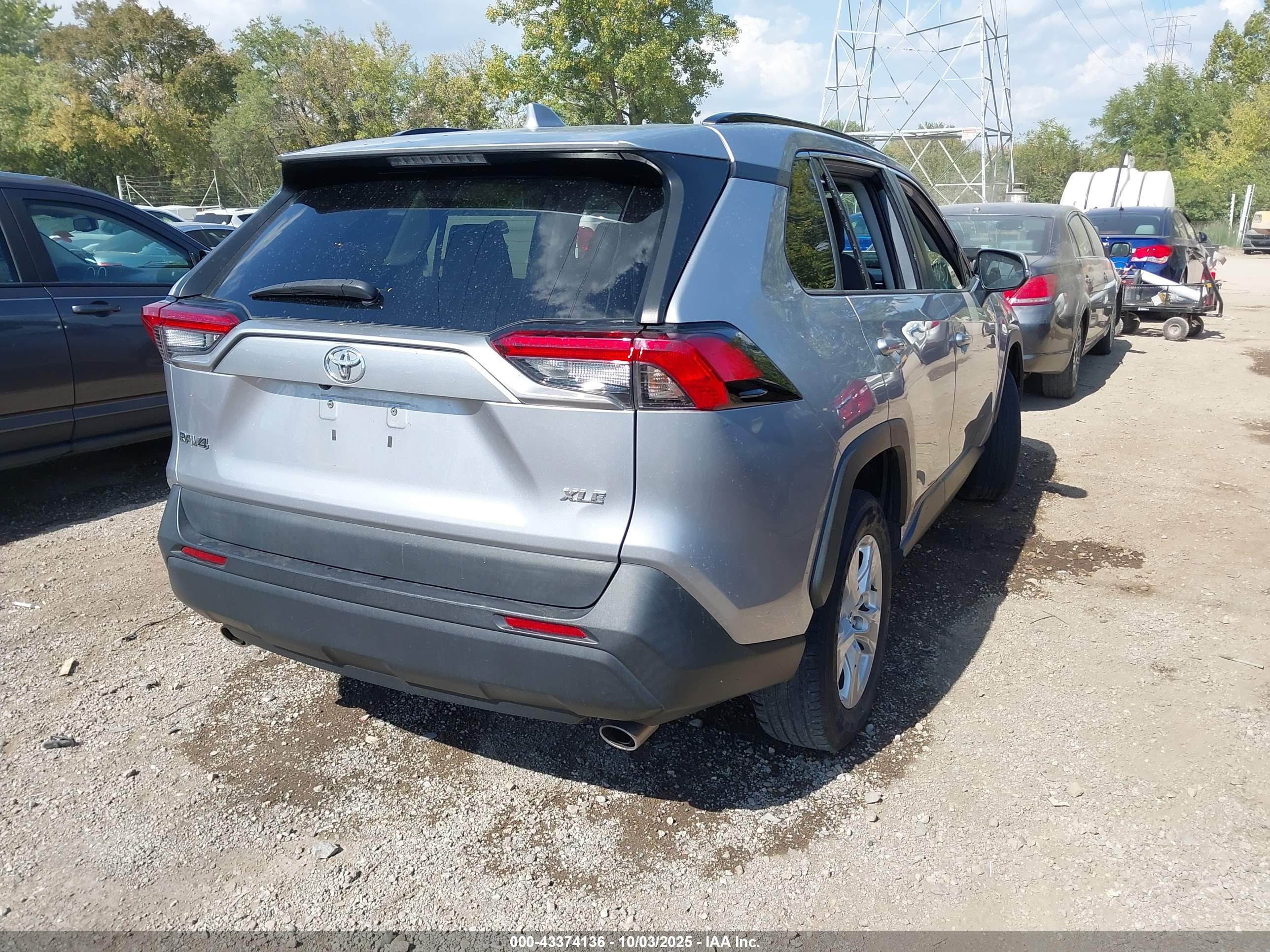 TOYOTA RAV4 image 4