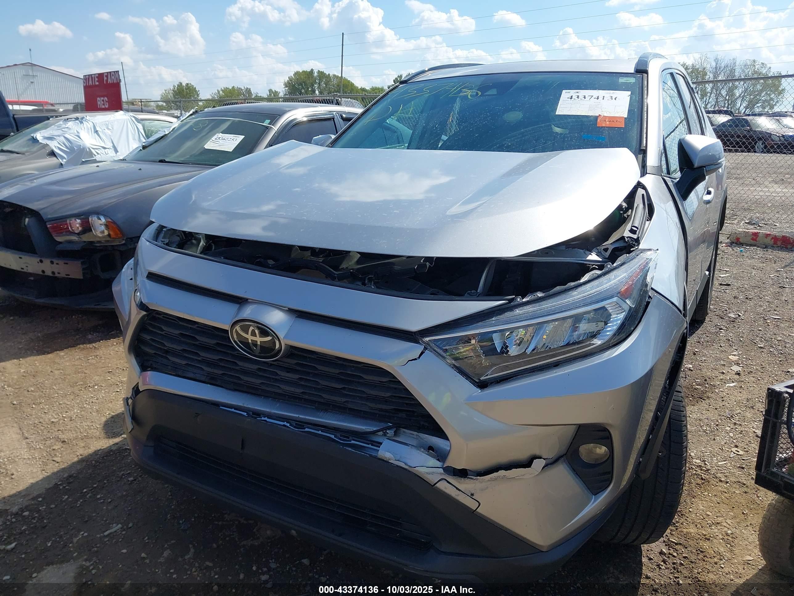 TOYOTA RAV4 image 6