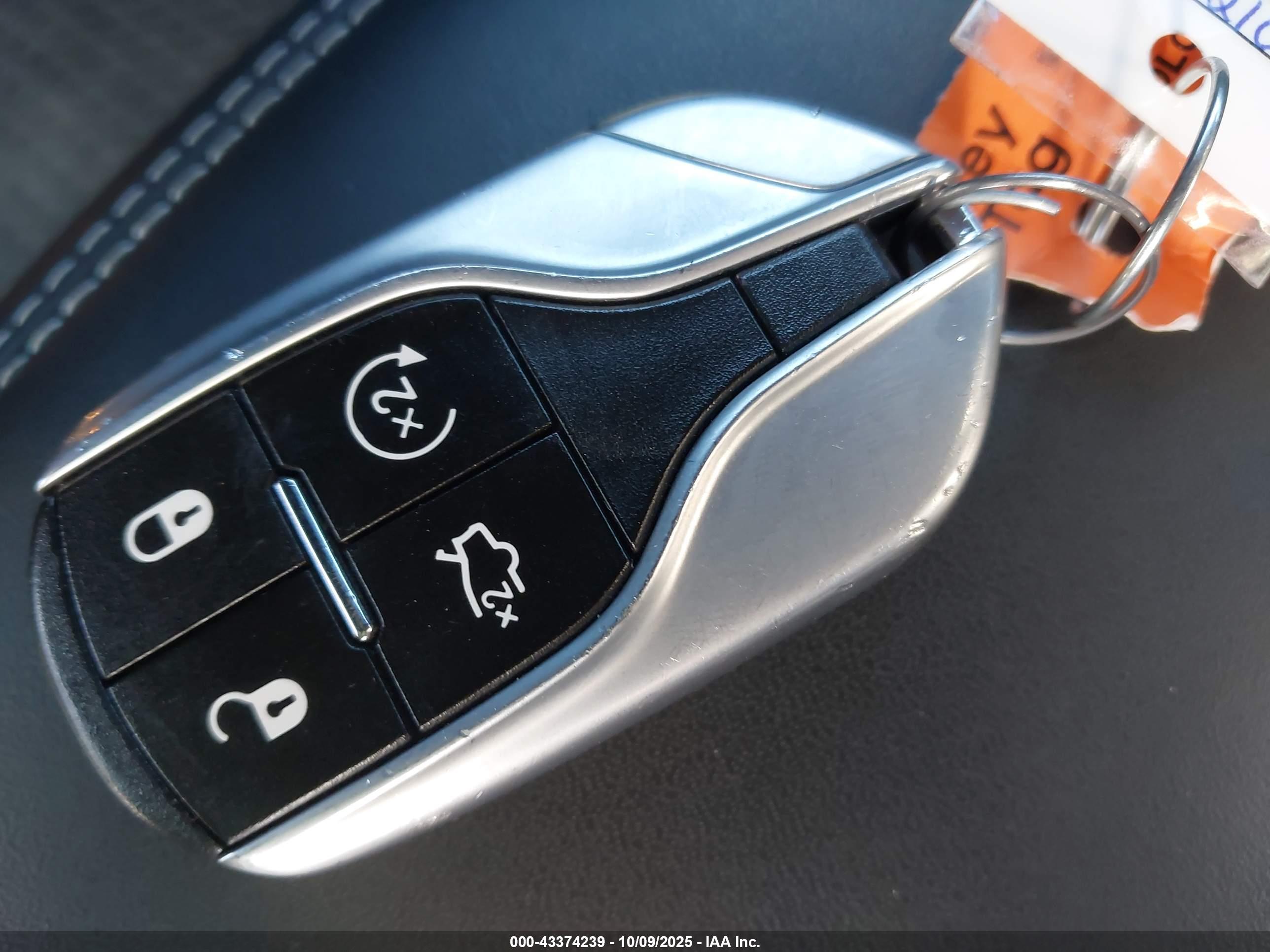 MASERATI LEVANTE image 11