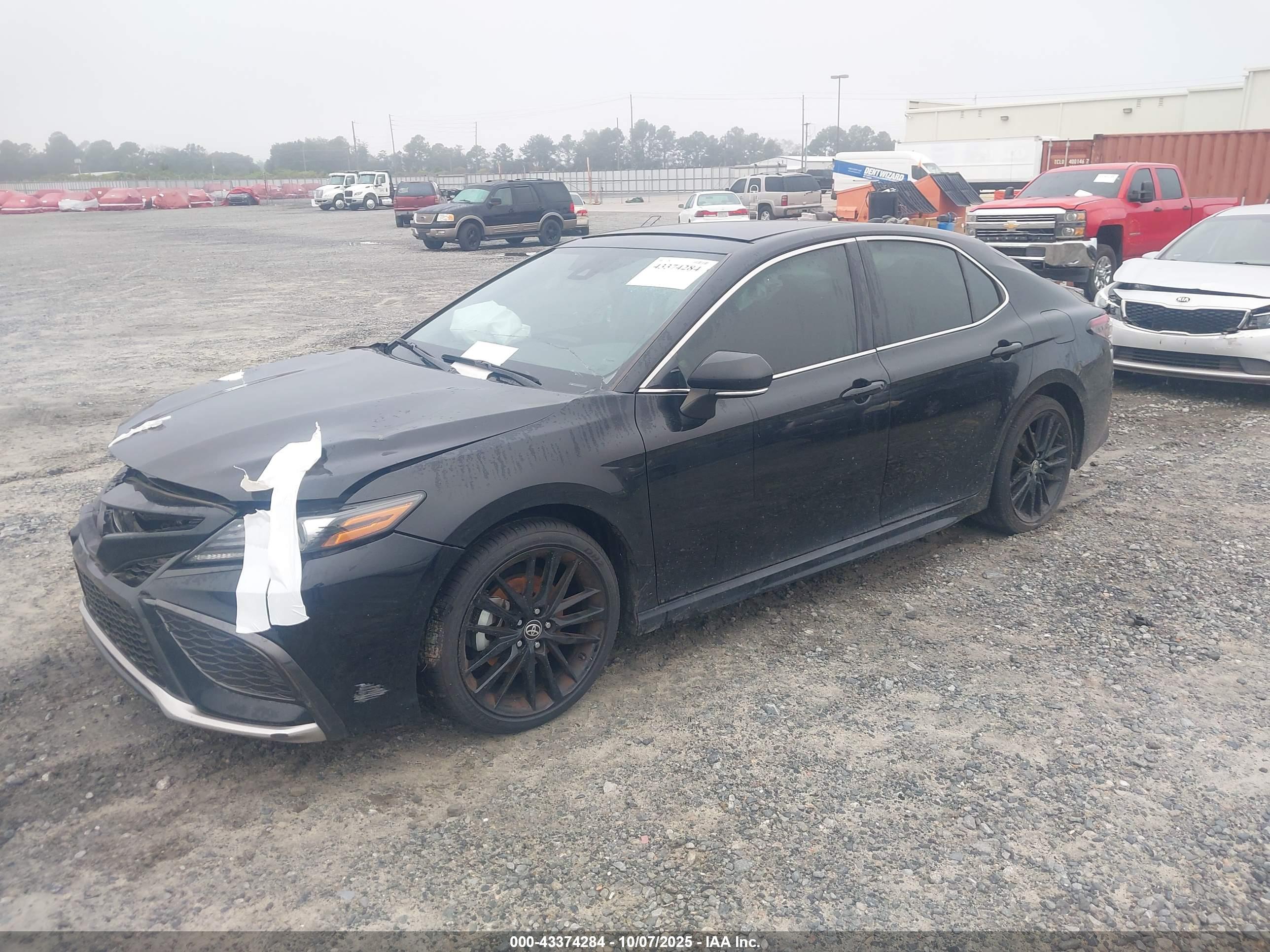 TOYOTA CAMRY image 2
