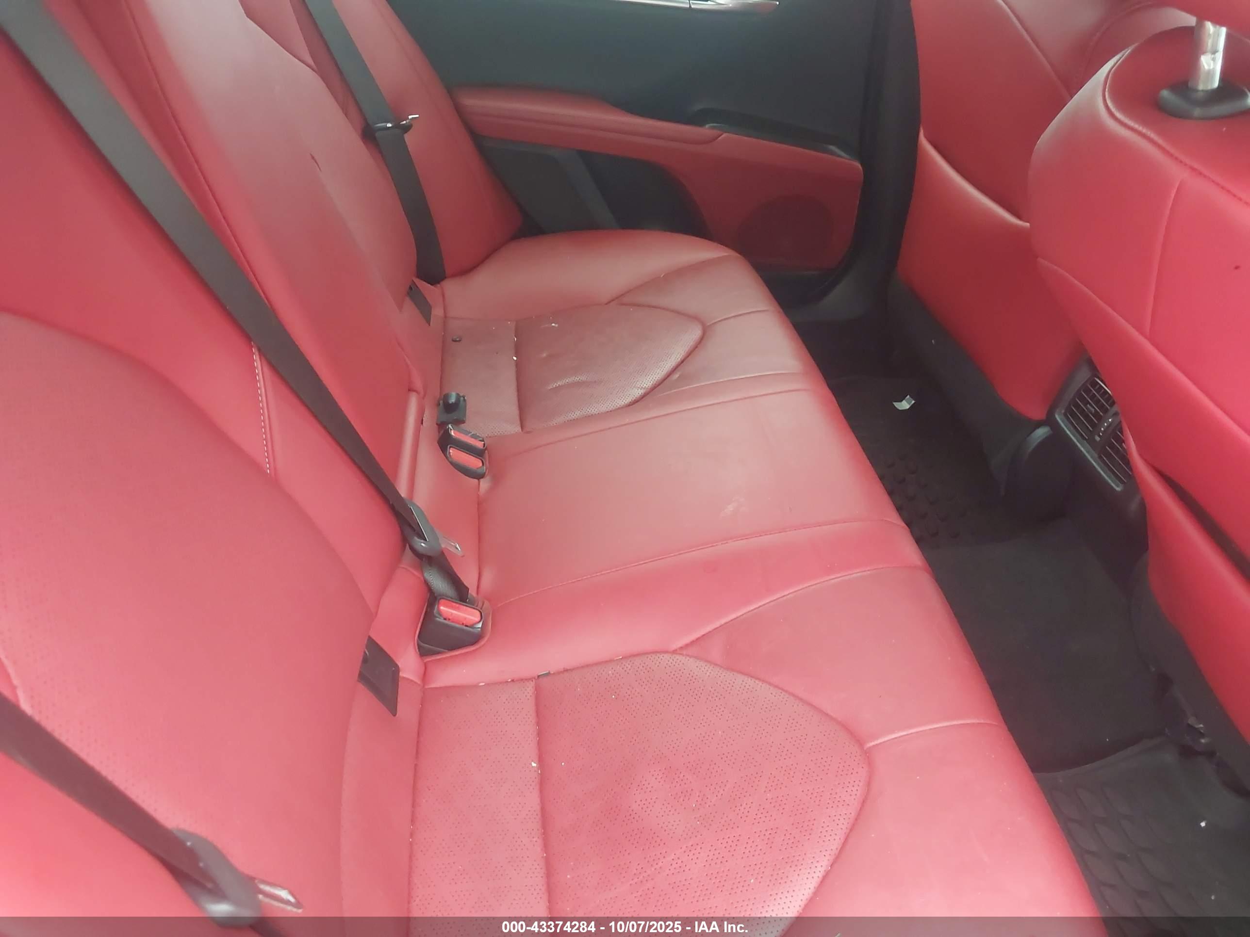 TOYOTA CAMRY image 8