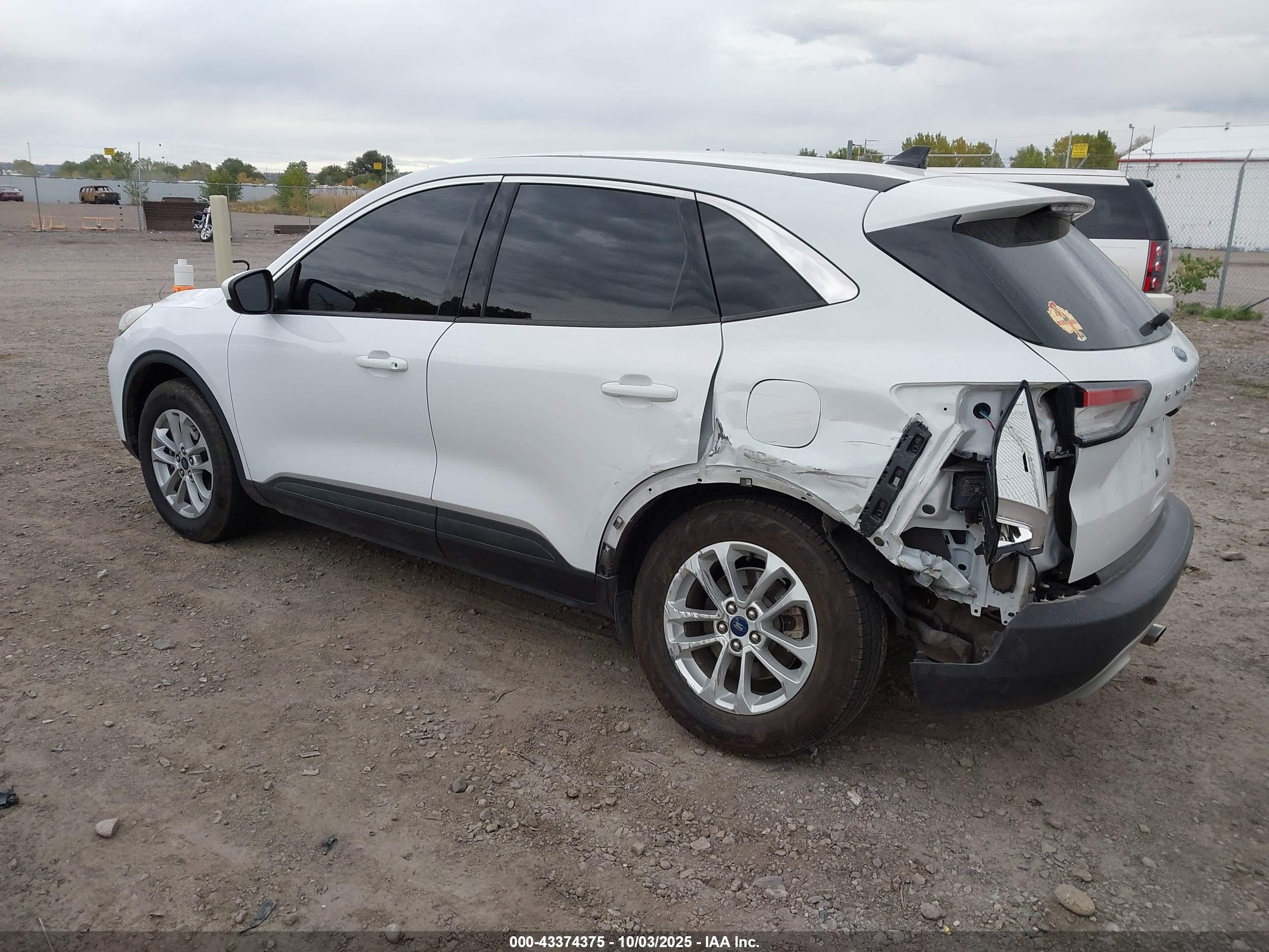 FORD ESCAPE image 3