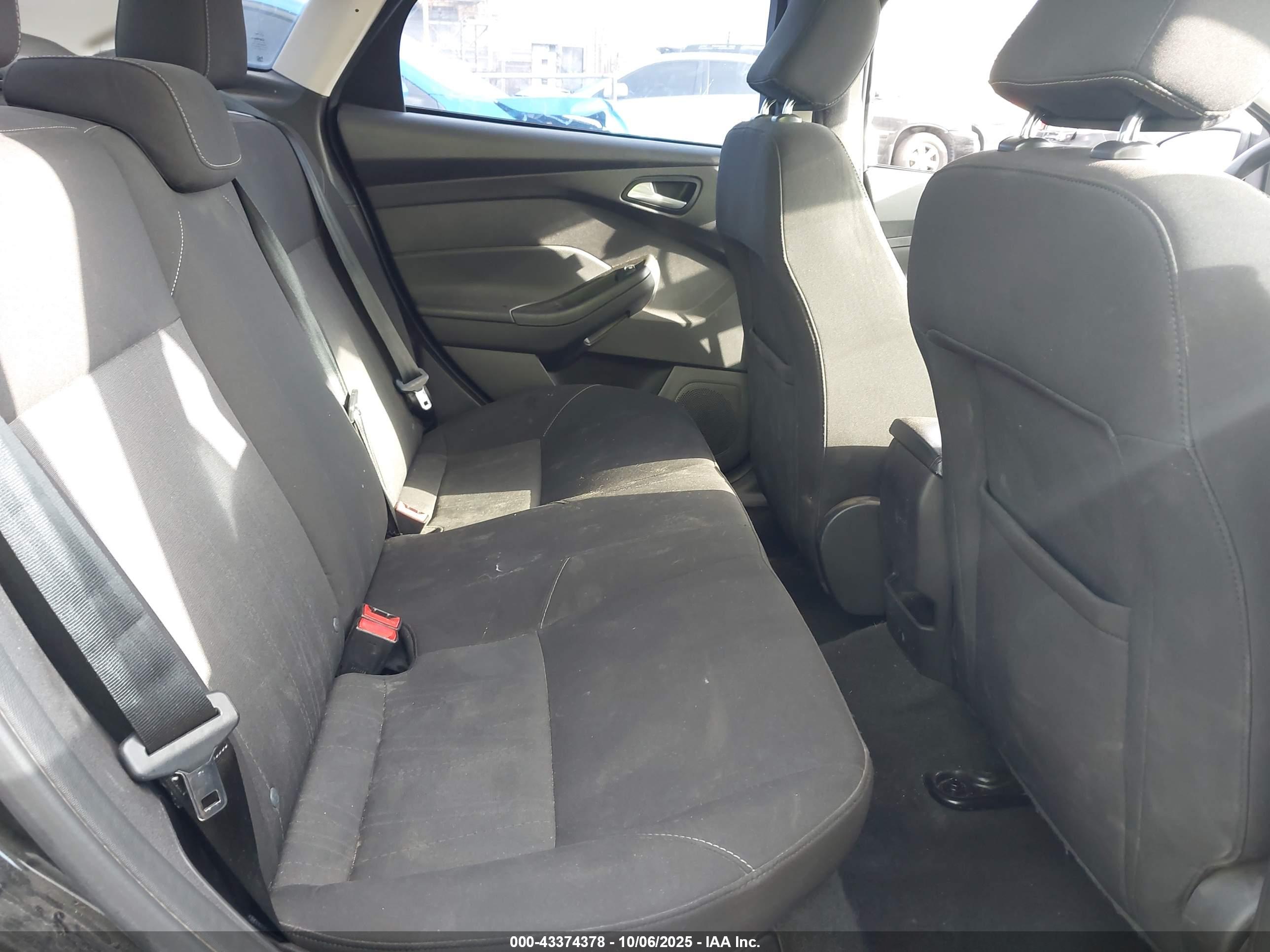 FORD FOCUS image 8