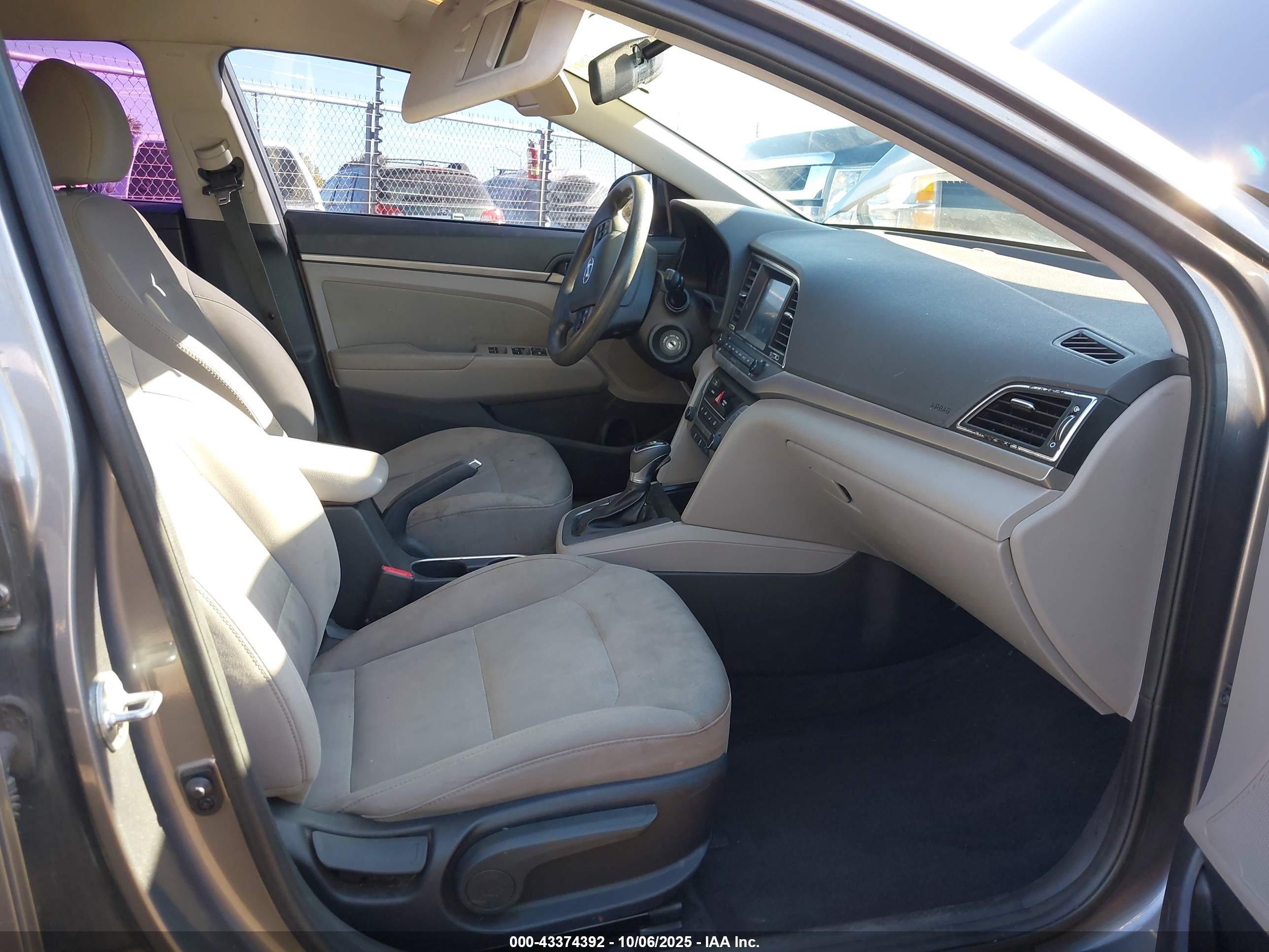 HYUNDAI ELANTRA image 5