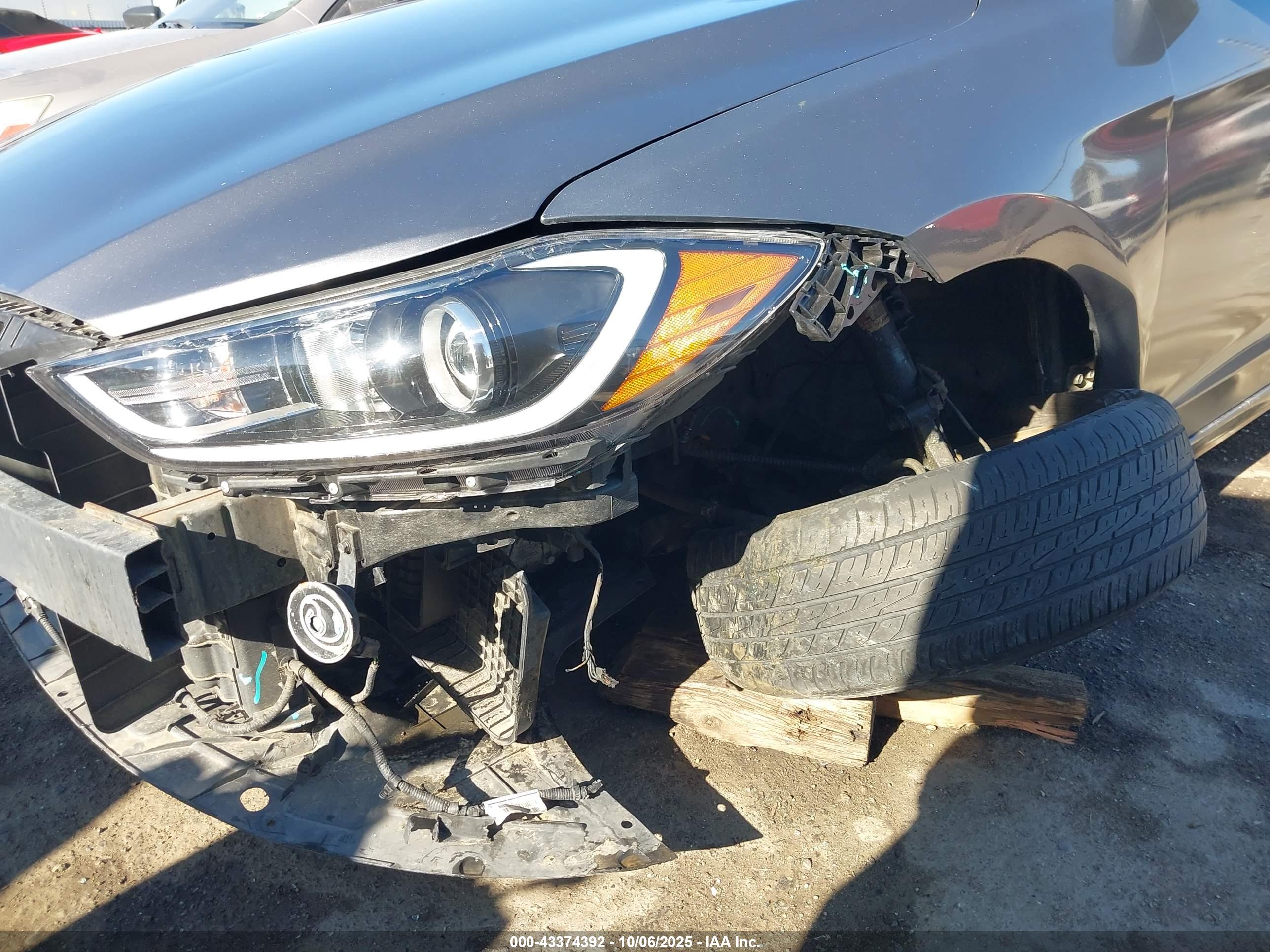 HYUNDAI ELANTRA image 6