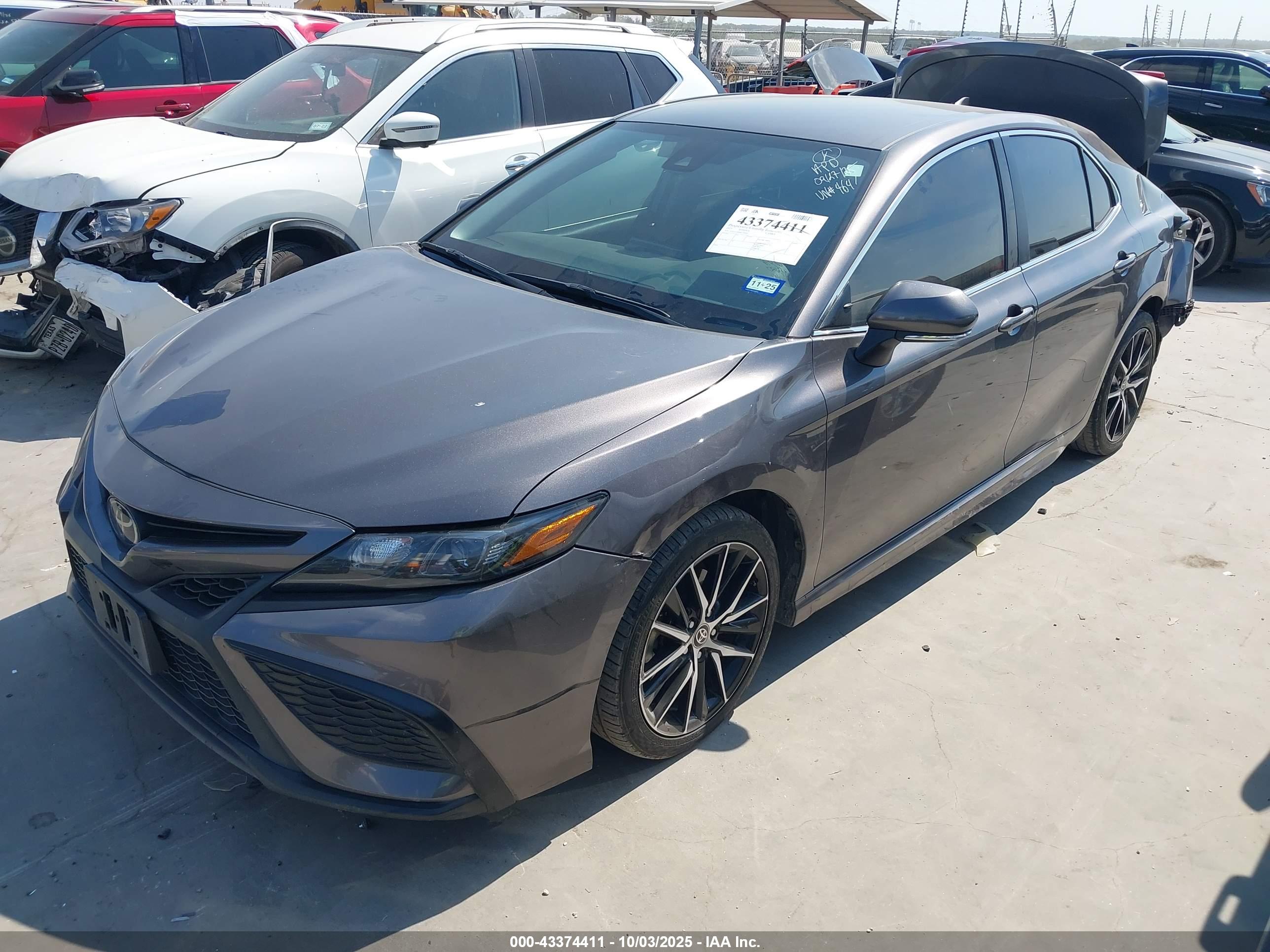 TOYOTA CAMRY image 2