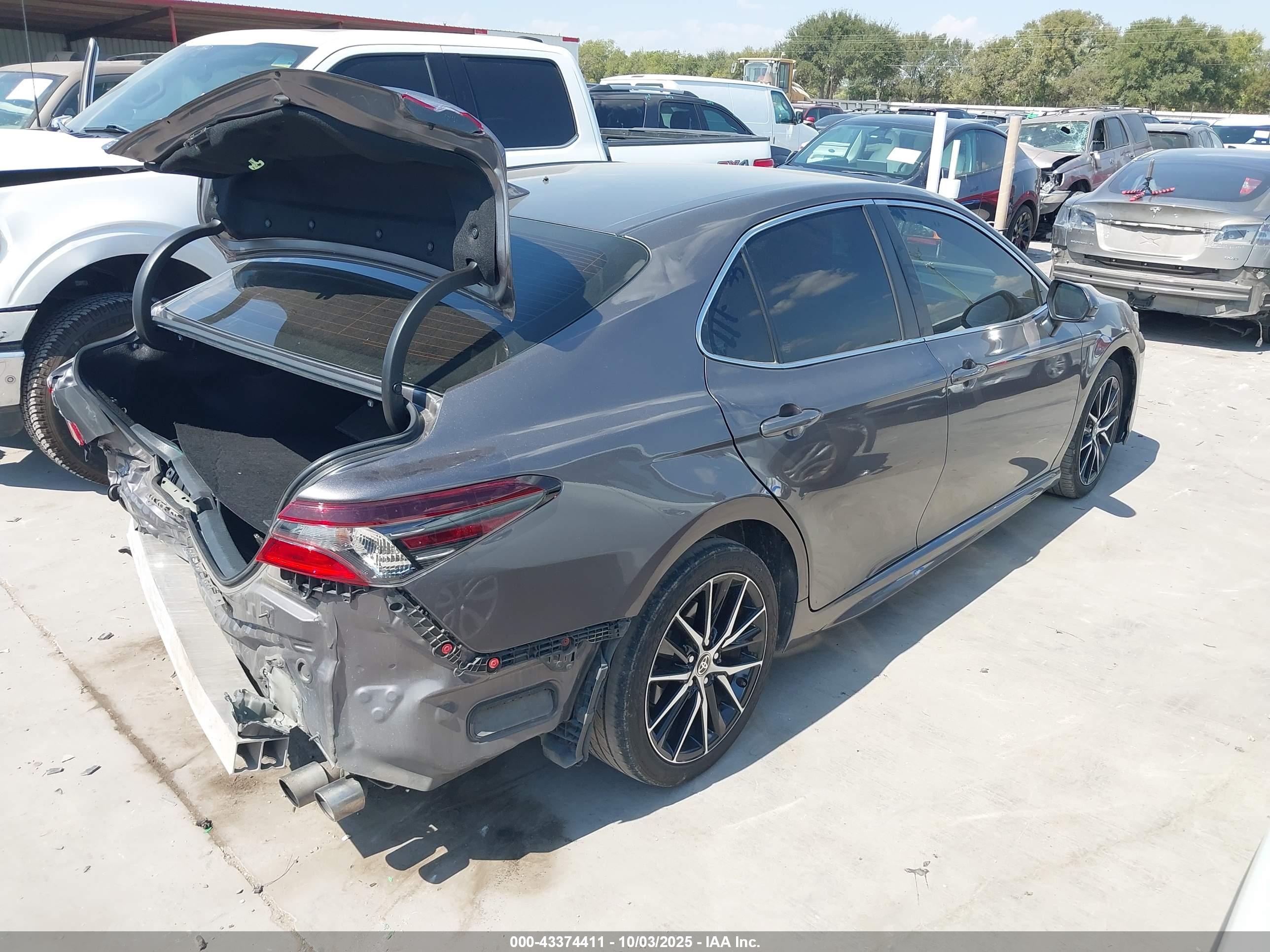 TOYOTA CAMRY image 4