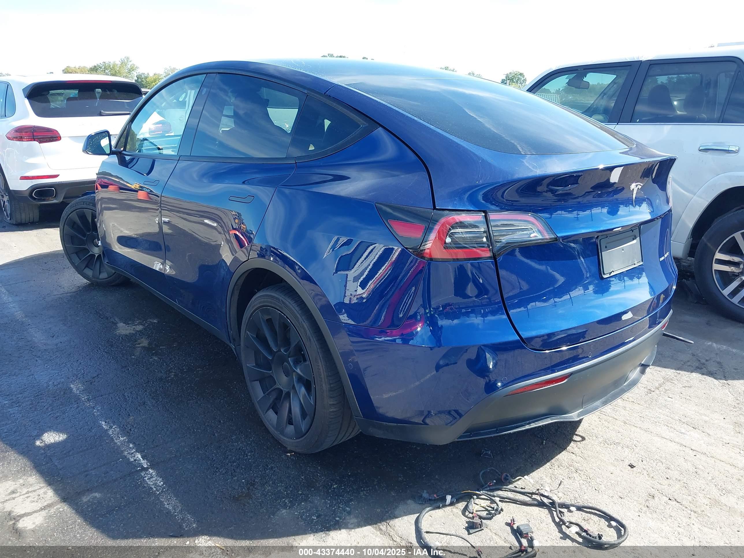 TESLA MODEL image 3