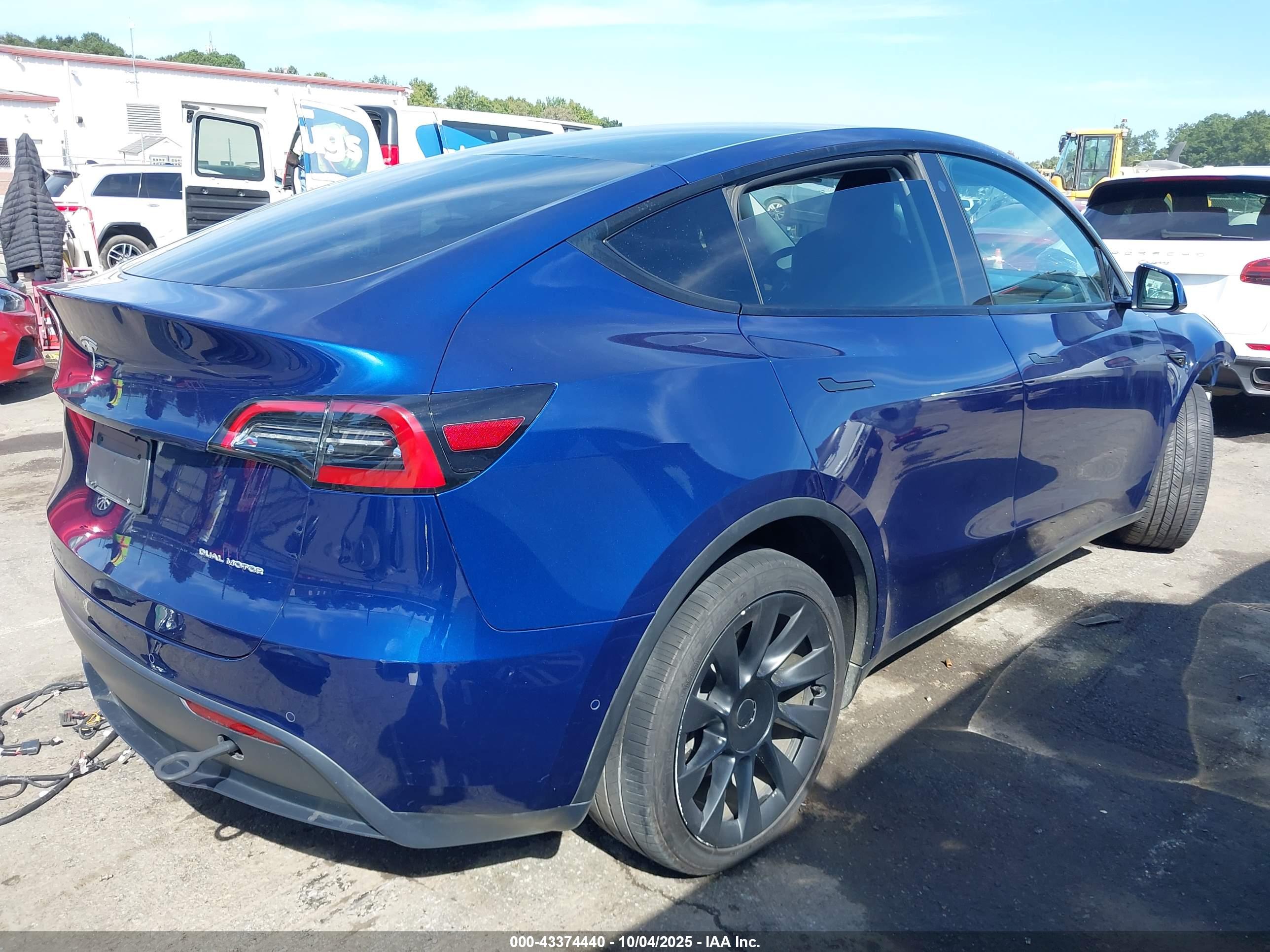 TESLA MODEL image 4