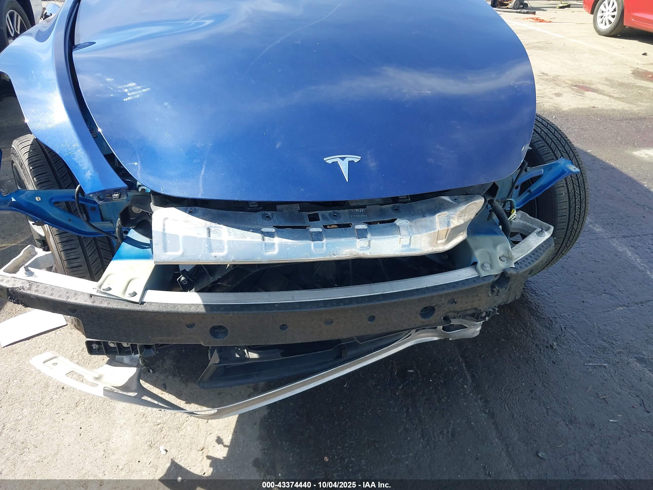 TESLA MODEL image 6