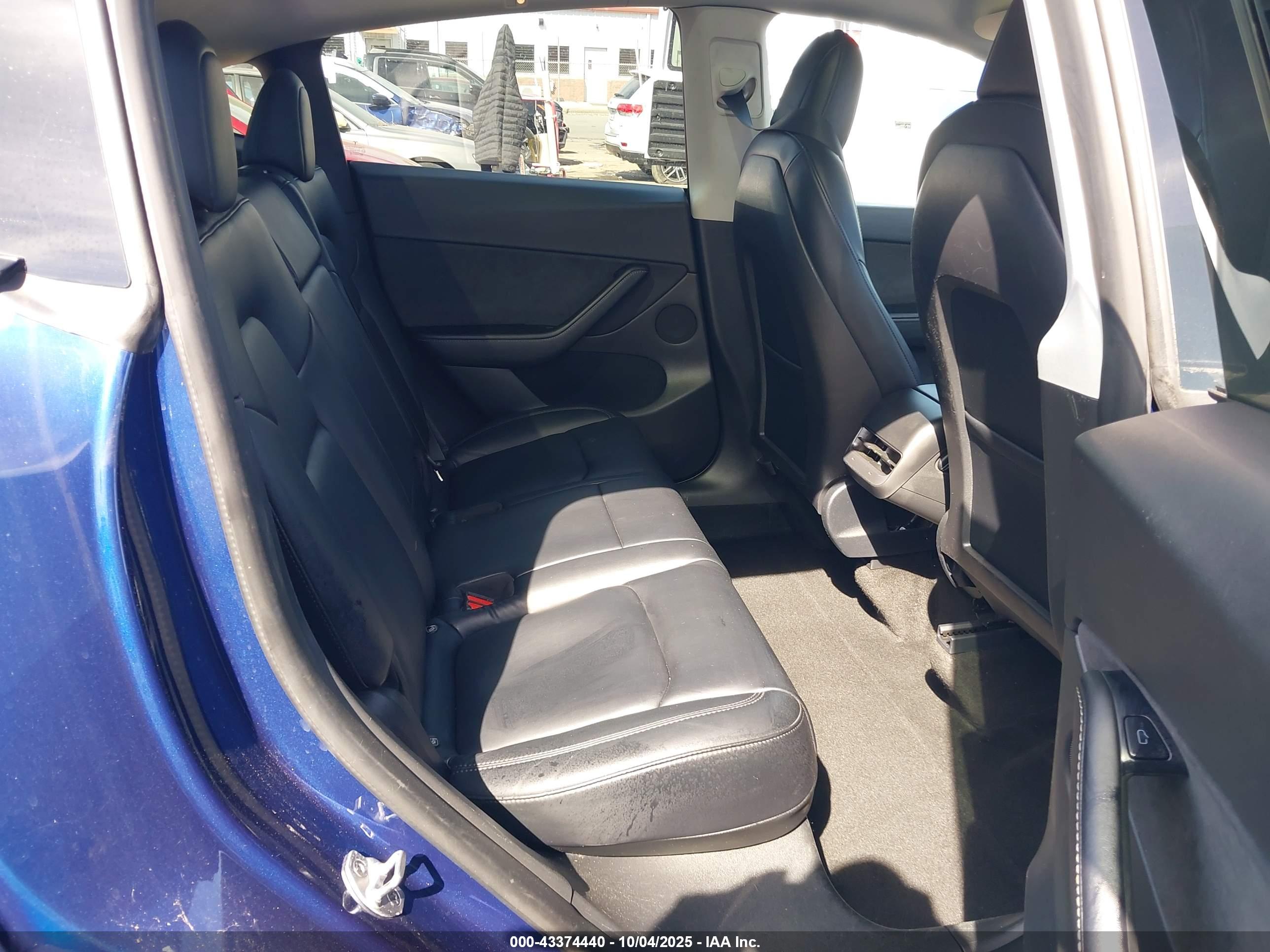 TESLA MODEL image 8
