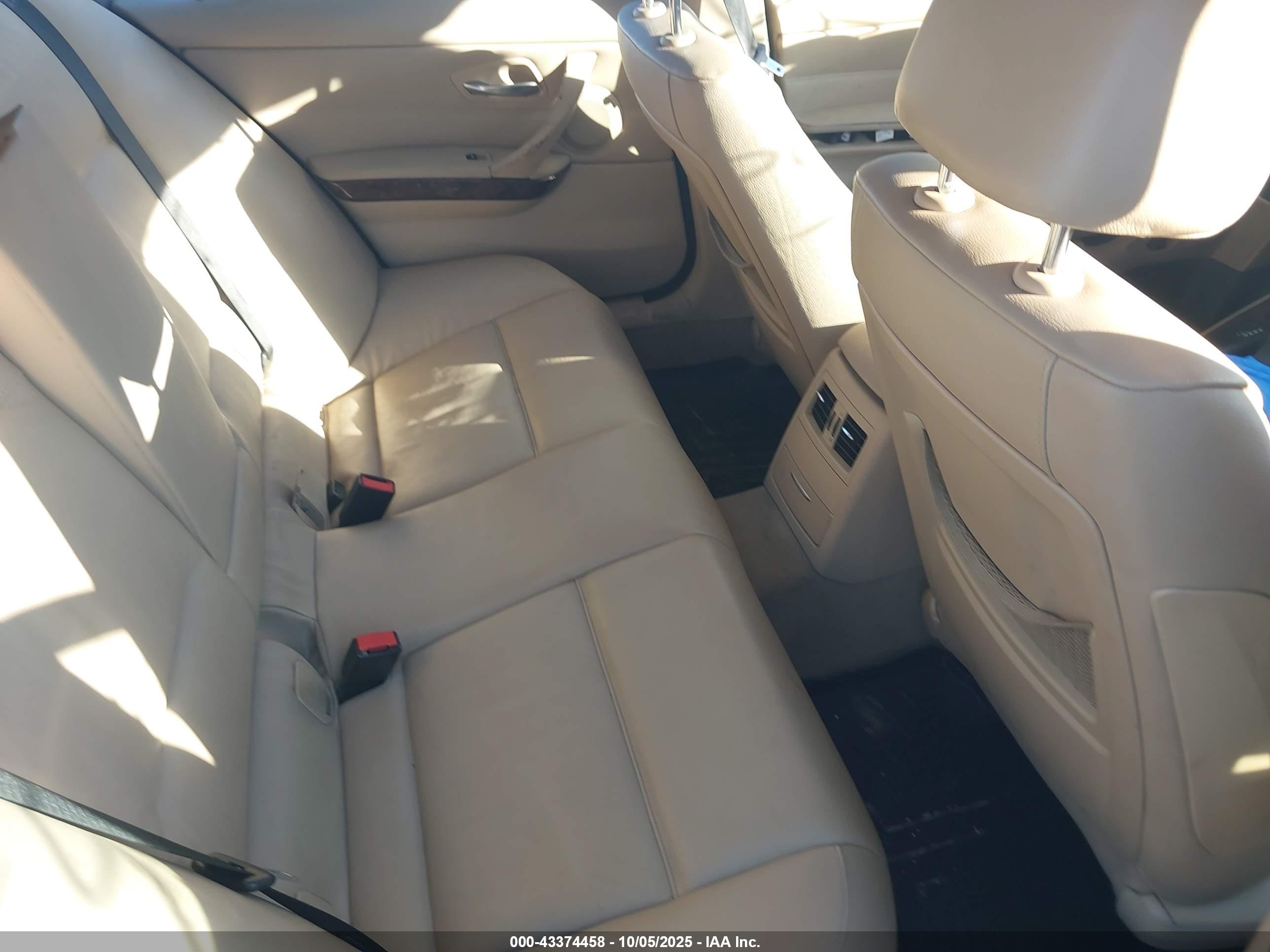 BMW 335XI image 8