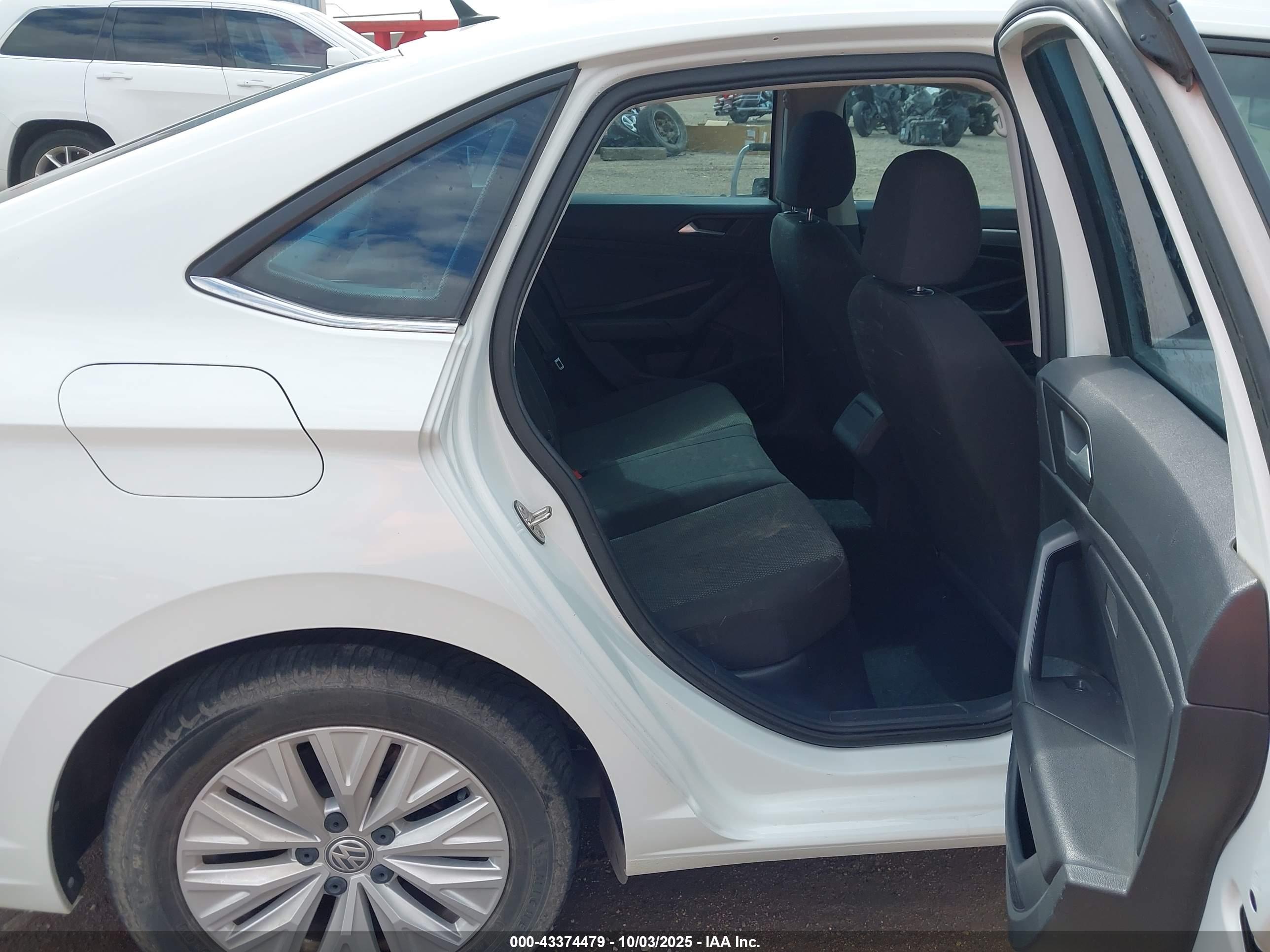 VOLKSWAGEN JETTA image 8