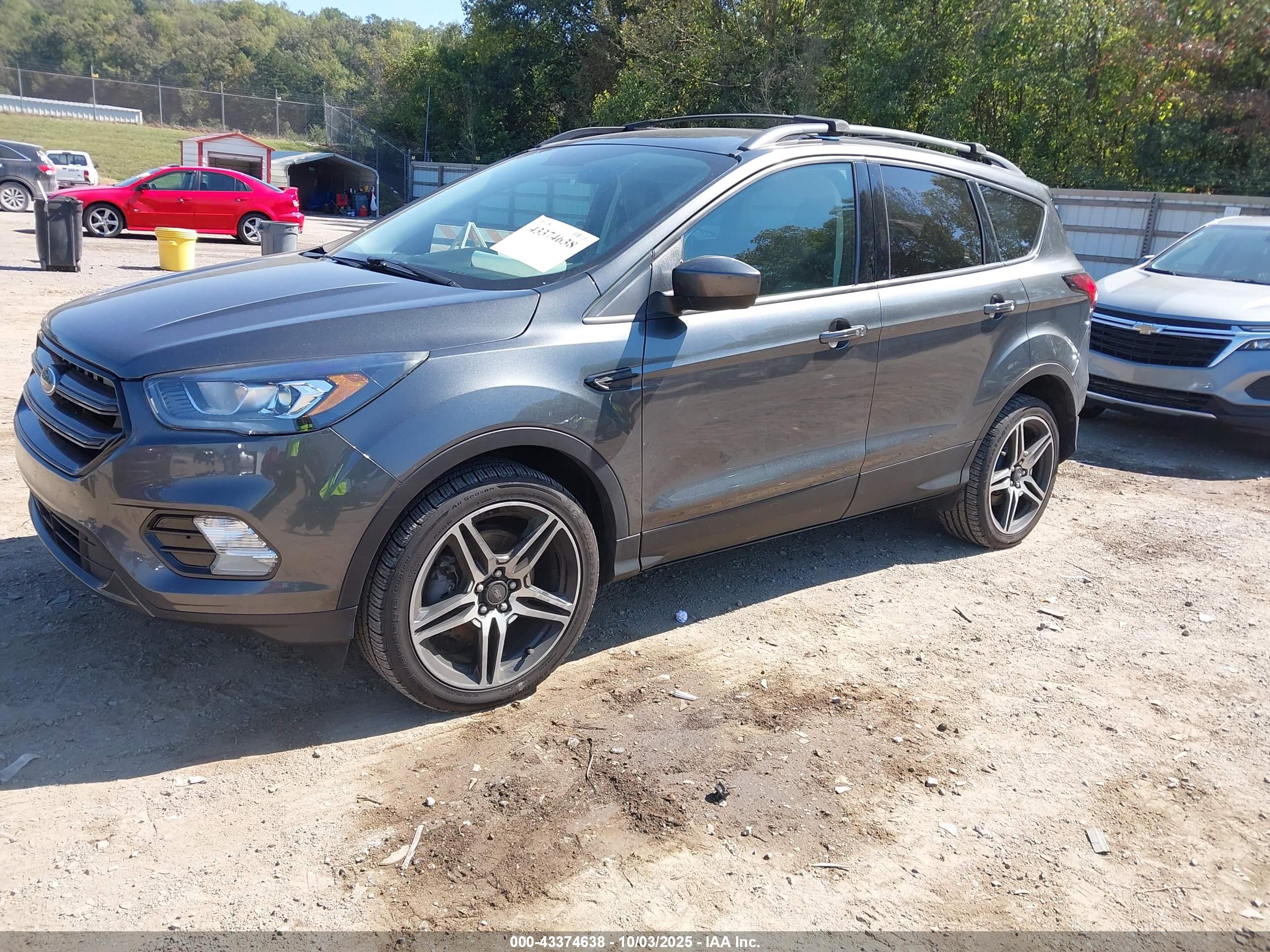 FORD ESCAPE image 2