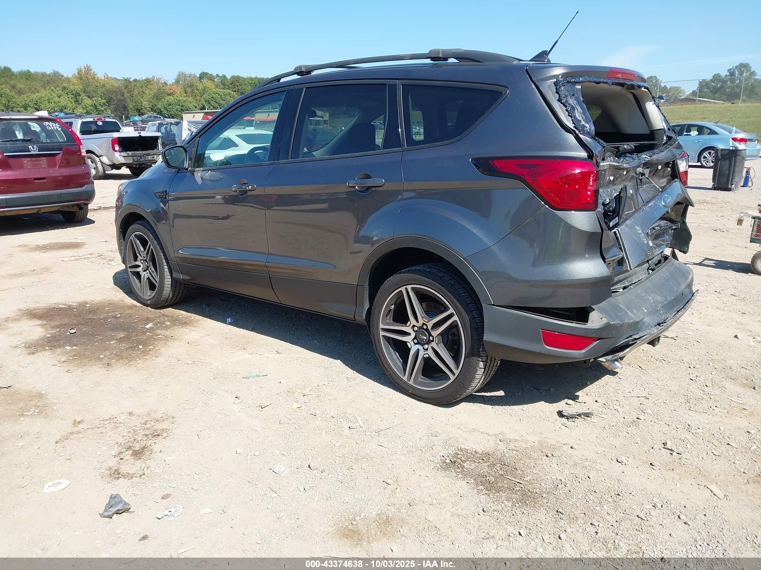 FORD ESCAPE image 3