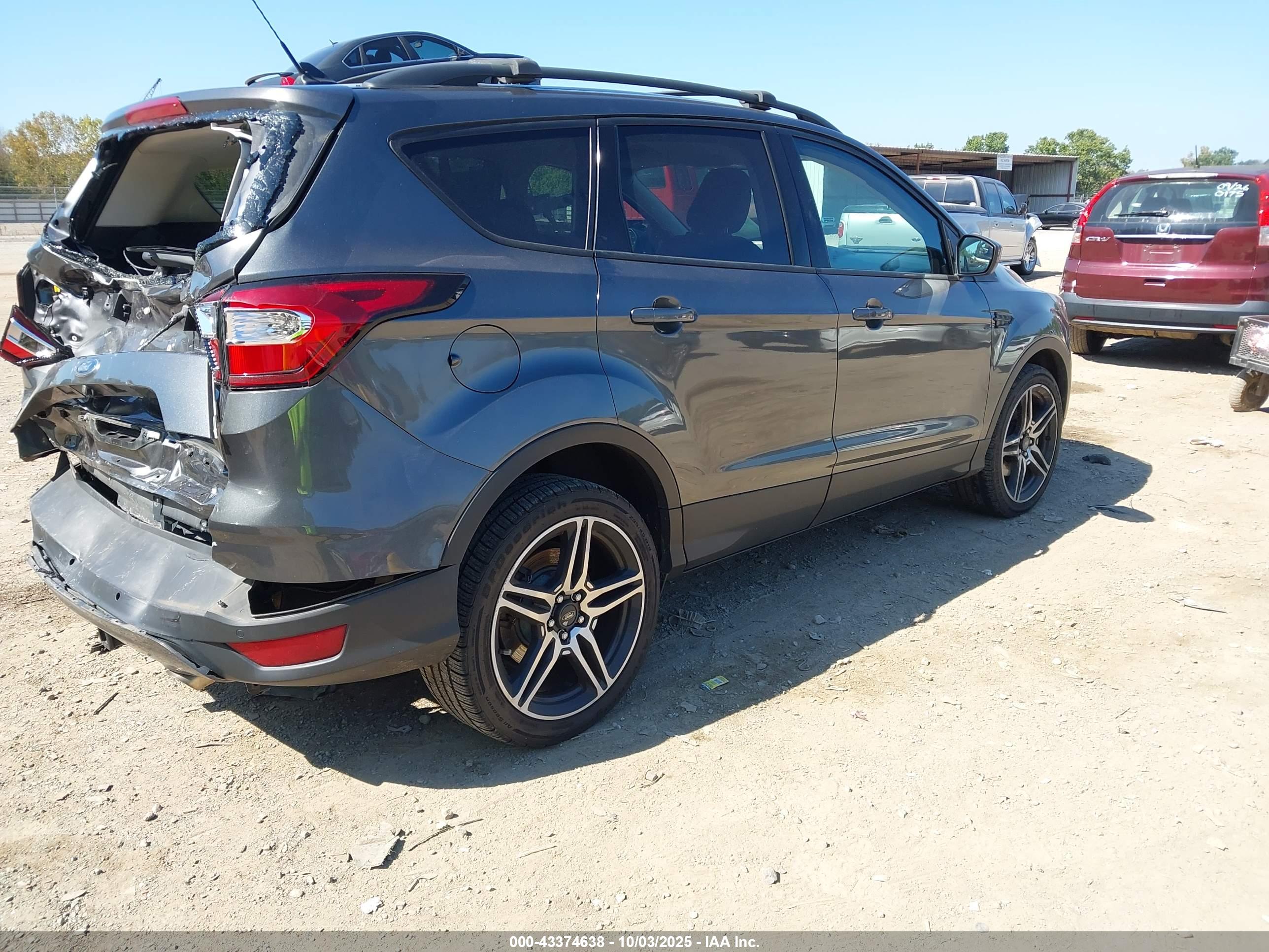 FORD ESCAPE image 4