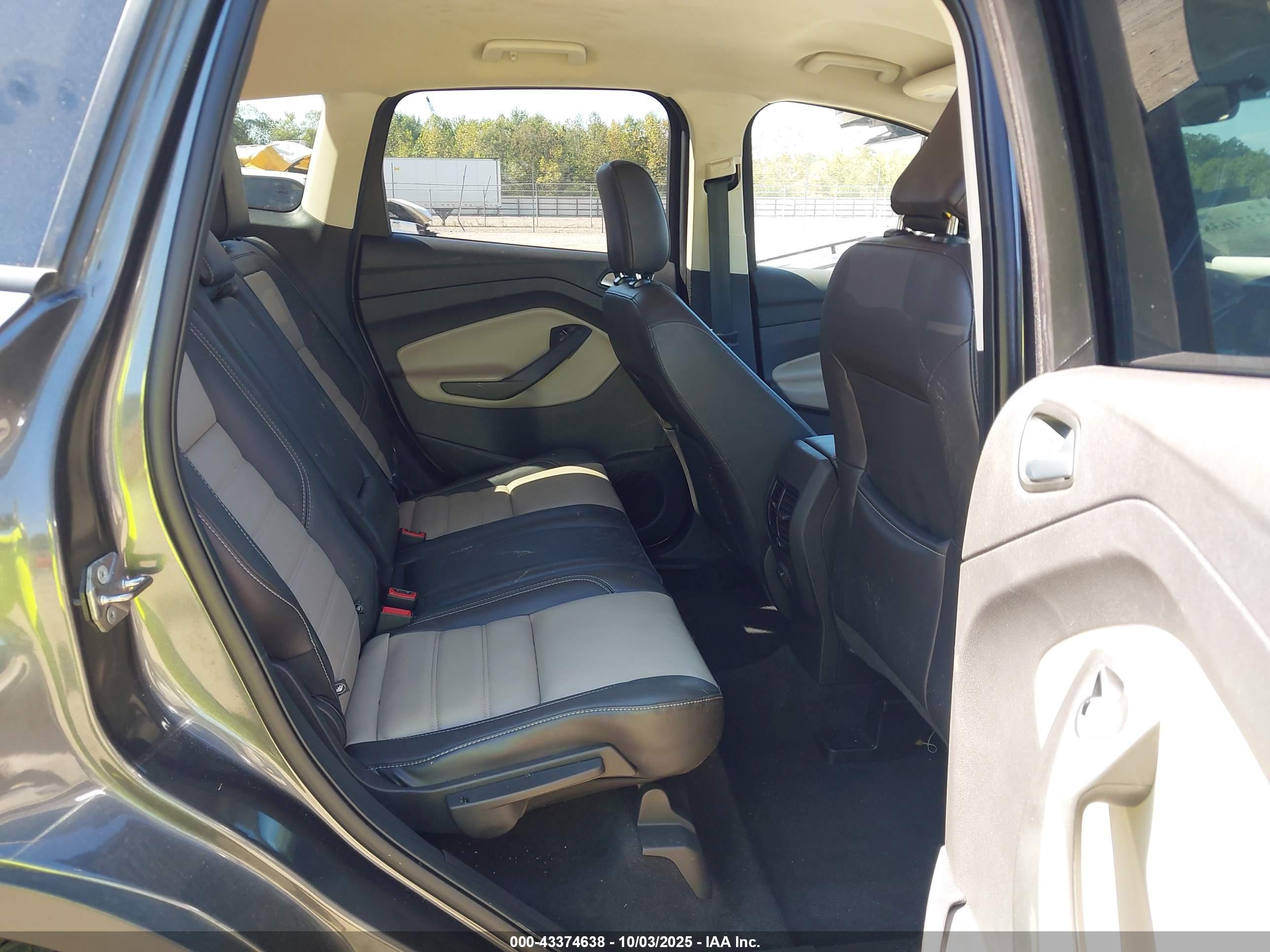 FORD ESCAPE image 8