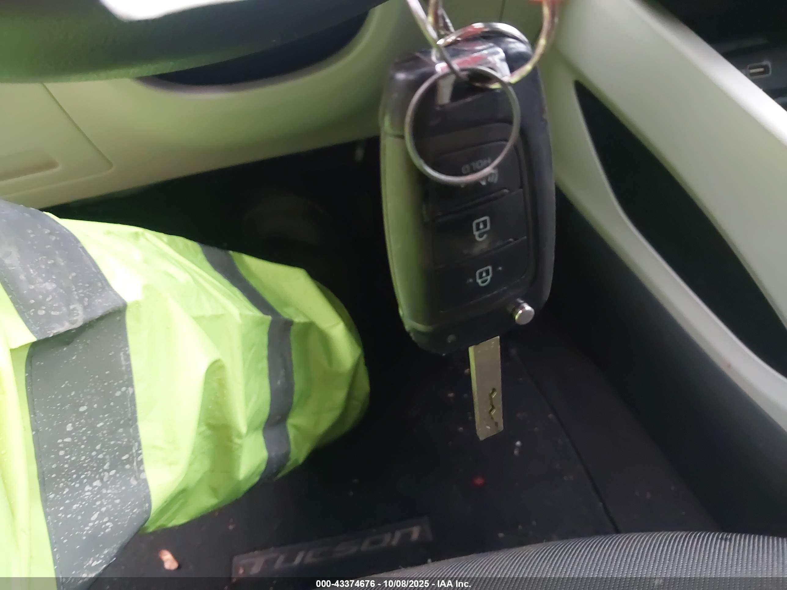 HYUNDAI TUCSON image 11