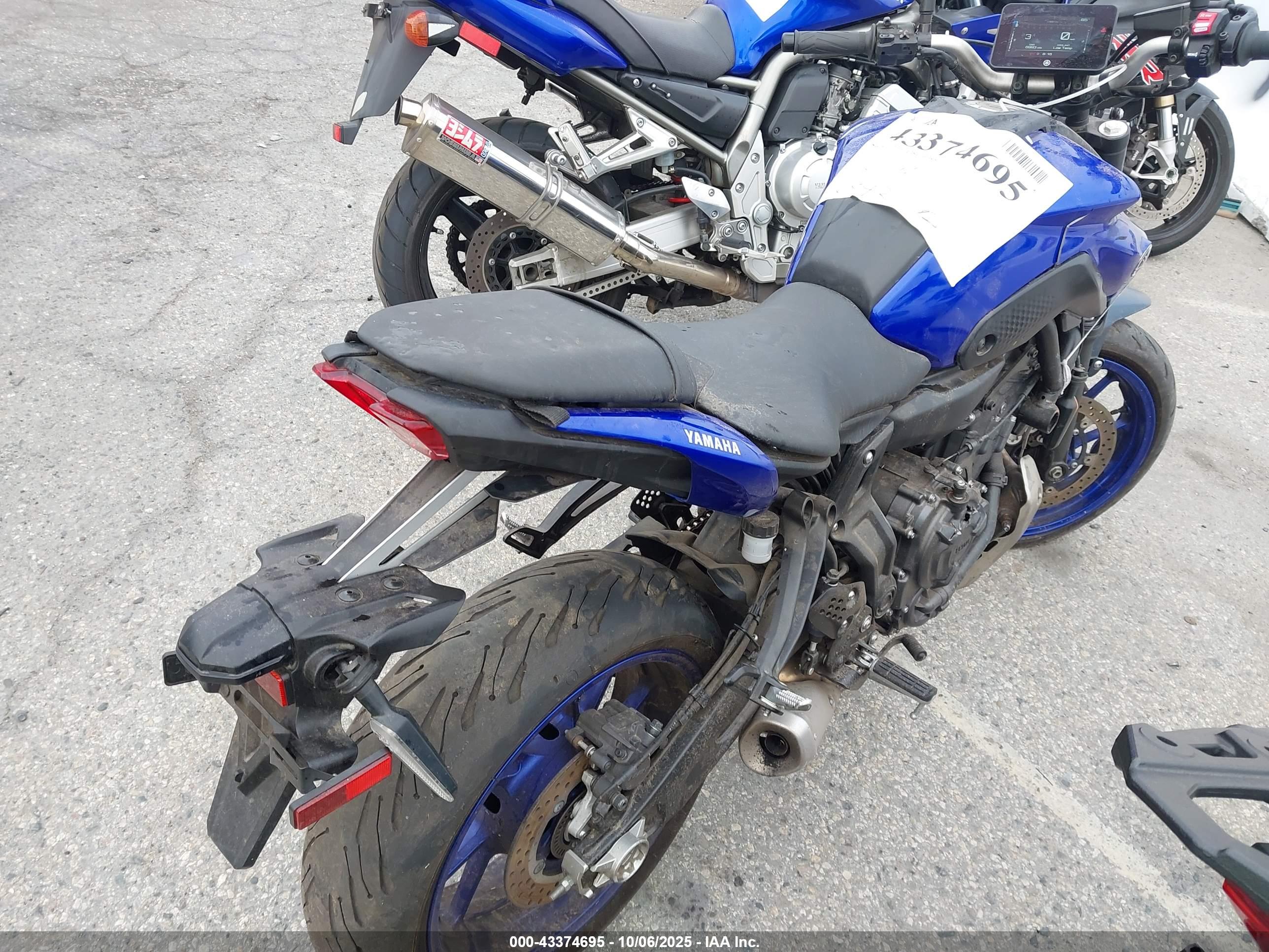 YAMAHA MT07 image 4
