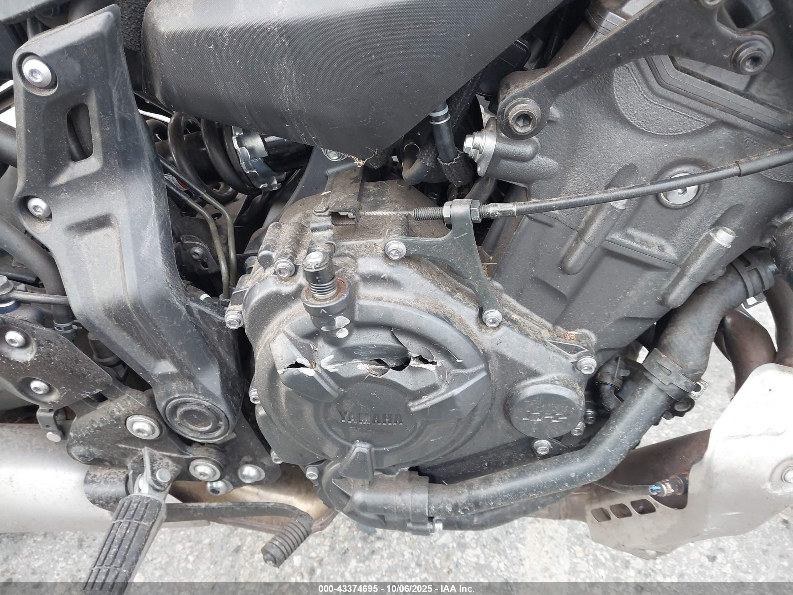 YAMAHA MT07 image 8