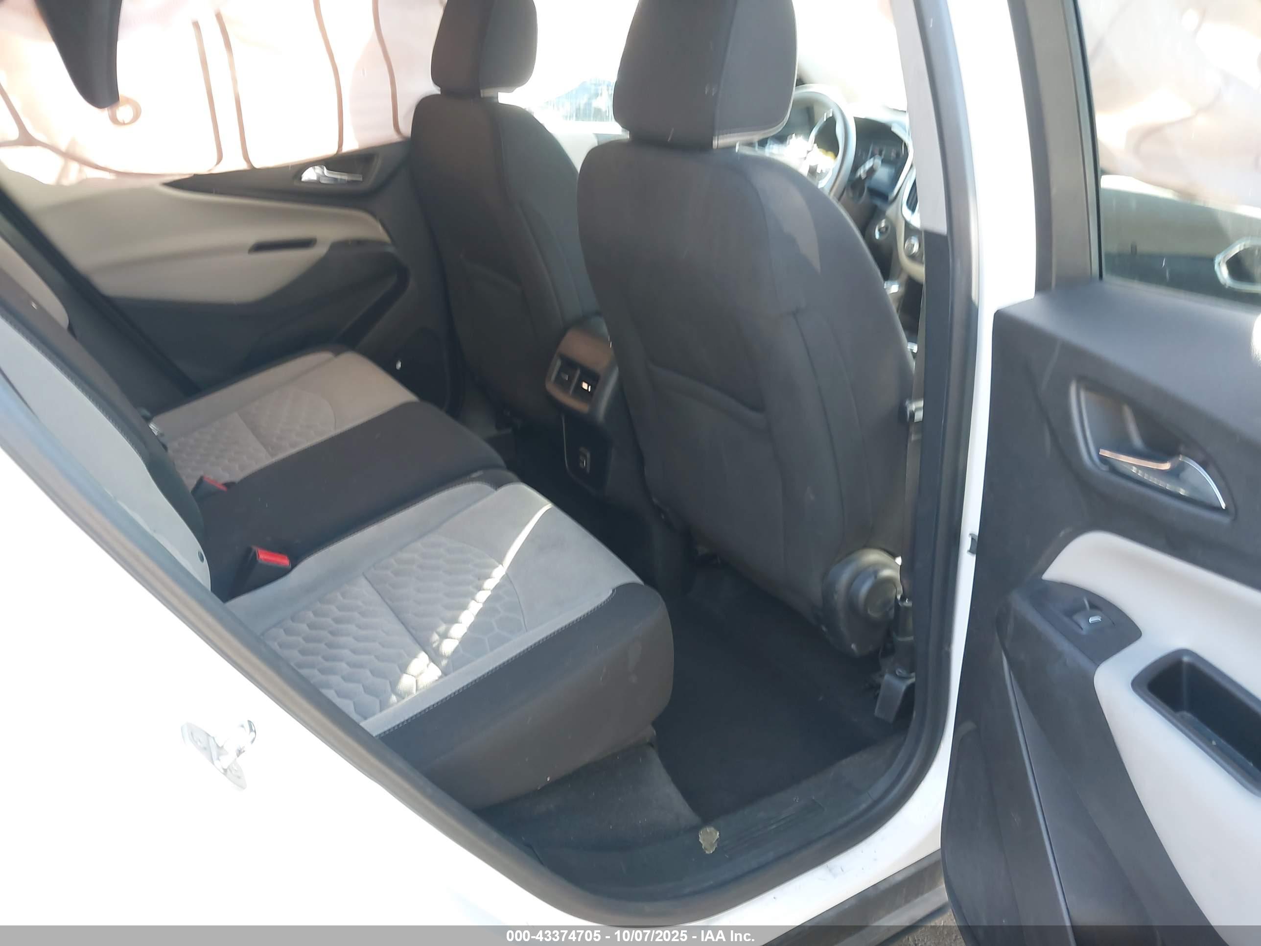 CHEVROLET EQUINOX image 8